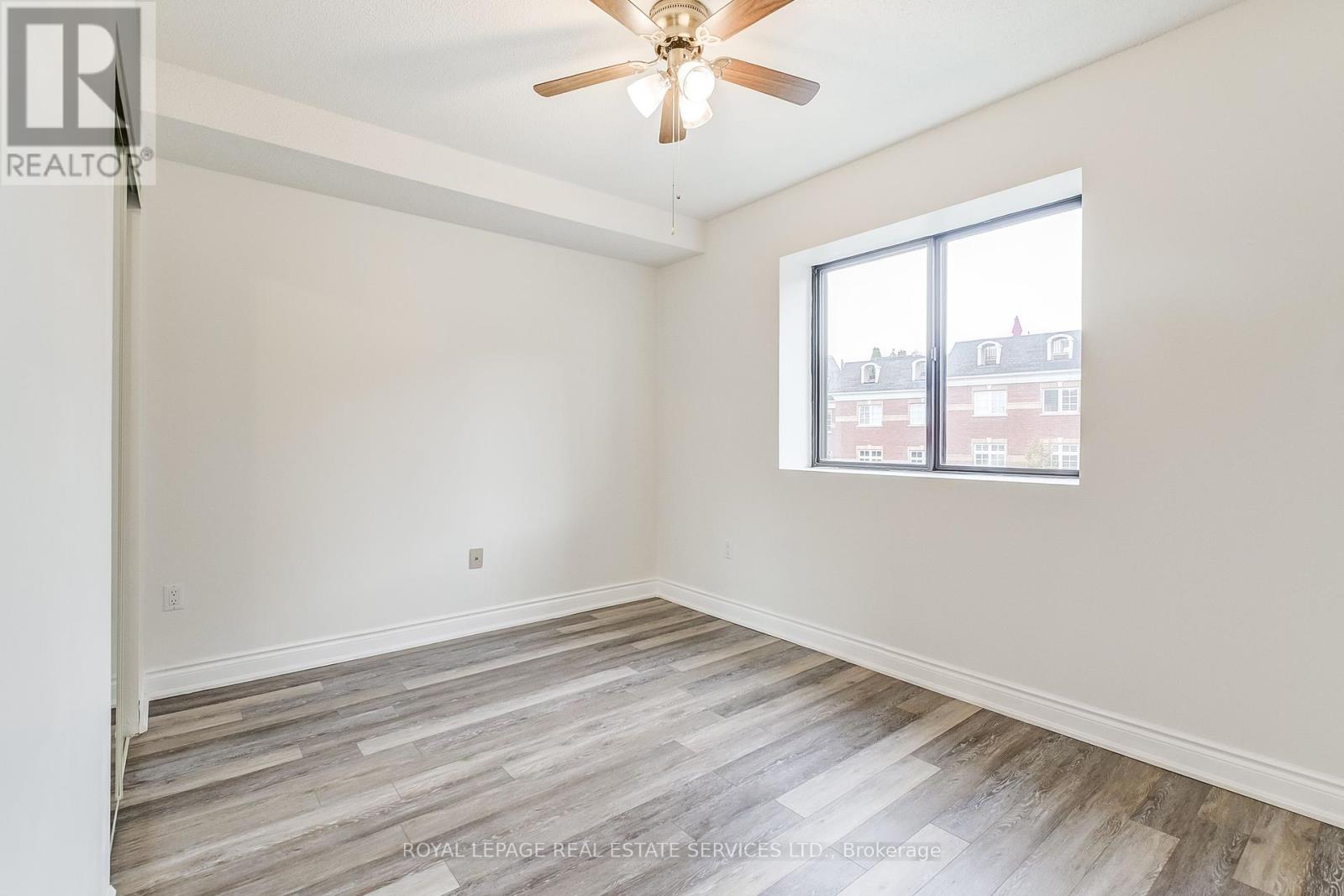 308 - 102 Bronte Road, Oakville, Ontario  L6L 6J5 - Photo 13 - W12428924