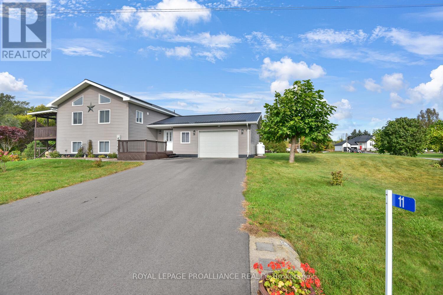 11 Judy Place, Edwardsburgh/cardinal, Ontario  K0E 1E0 - Photo 2 - X12456026