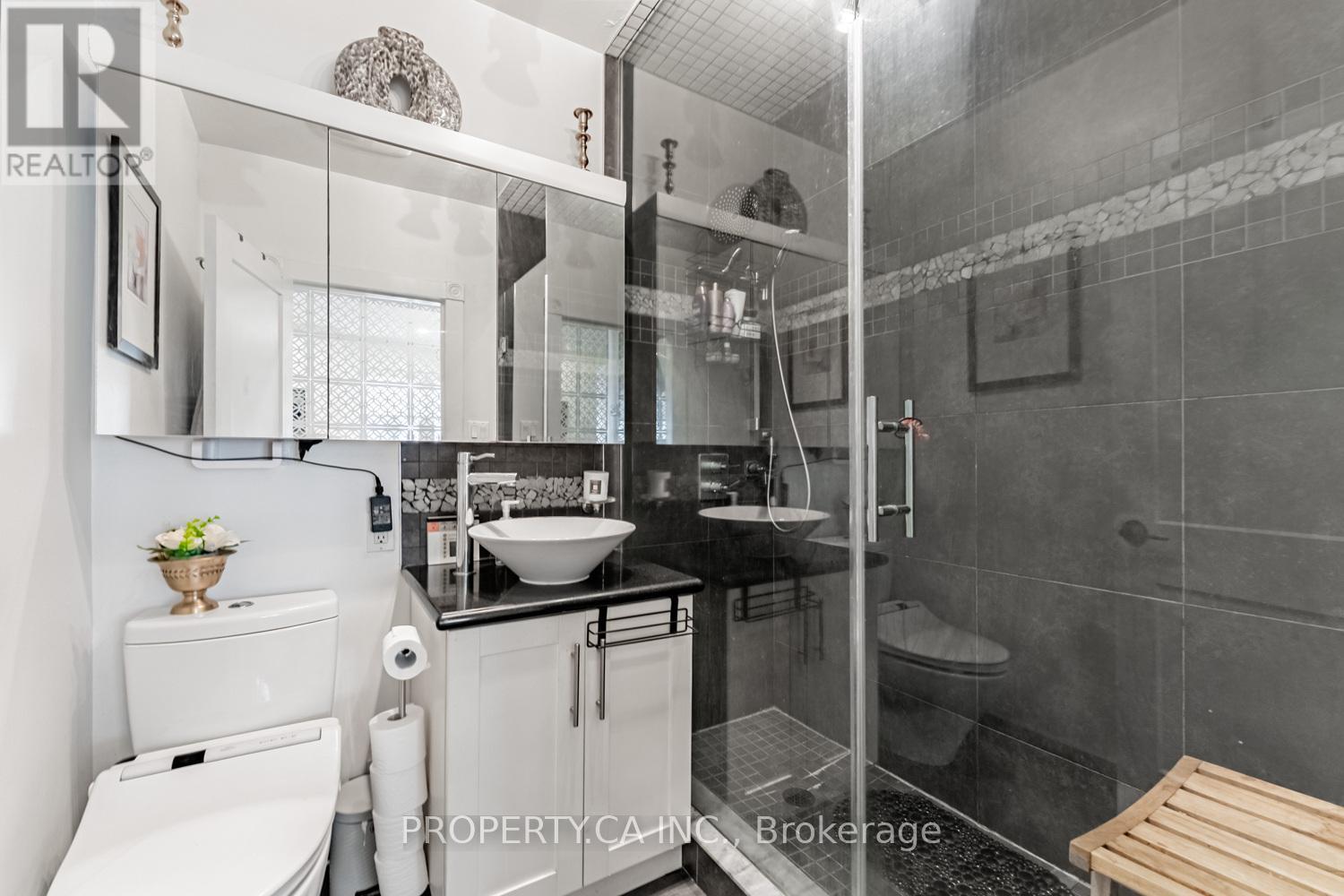 87 Fourth Street, Toronto, Ontario  M8V 2Y4 - Photo 17 - W12428601