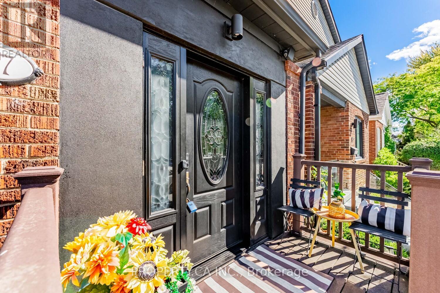 87 Fourth Street, Toronto, Ontario  M8V 2Y4 - Photo 3 - W12428601