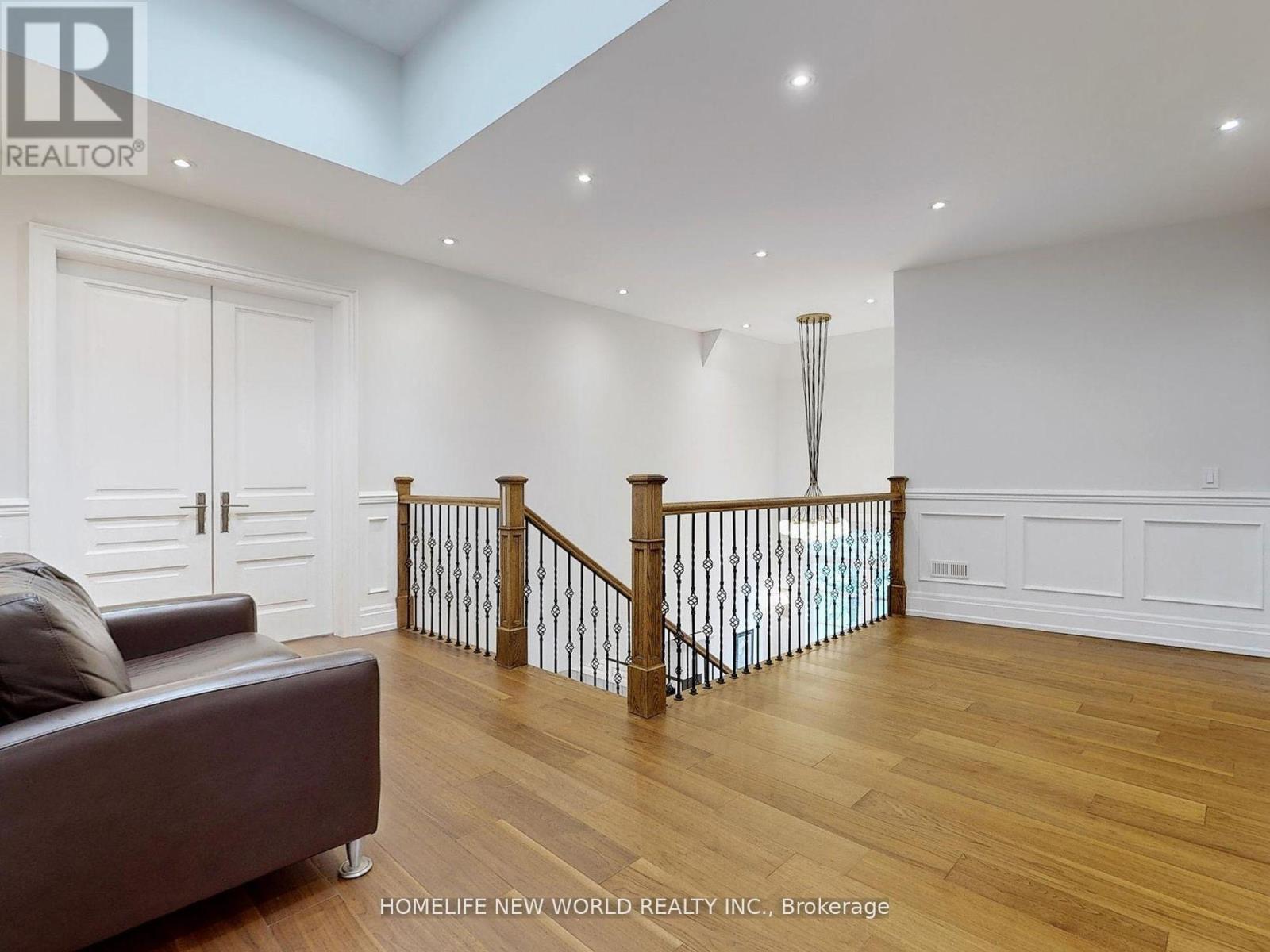 41 Glentworth Road, Toronto (Don Valley Village), Ontario  M2J 2E7 - Photo 24 - C12456053