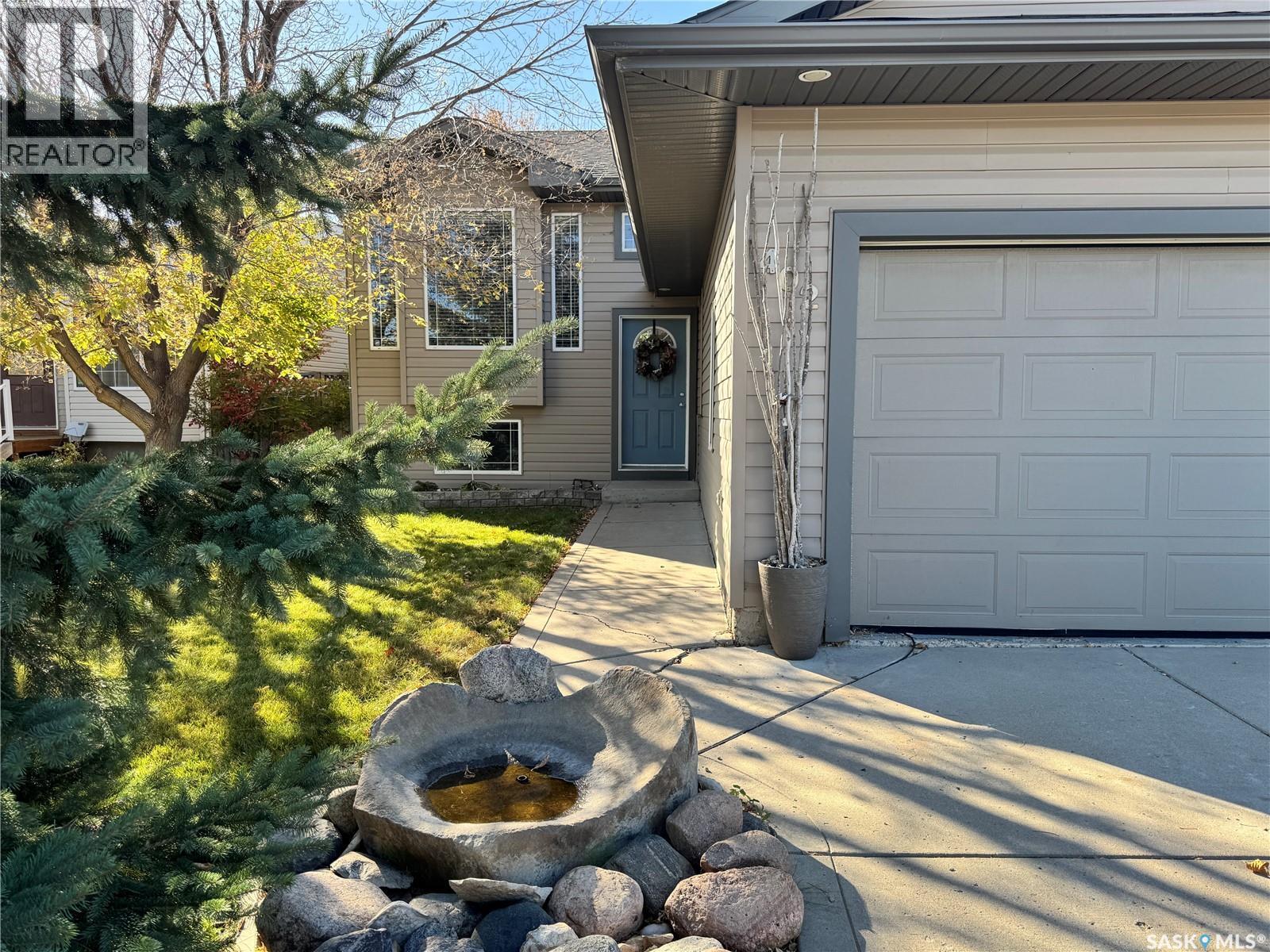 402 Overholt Crescent, Saskatoon, Saskatchewan  S7N 4S9 - Photo 1 - SK020600