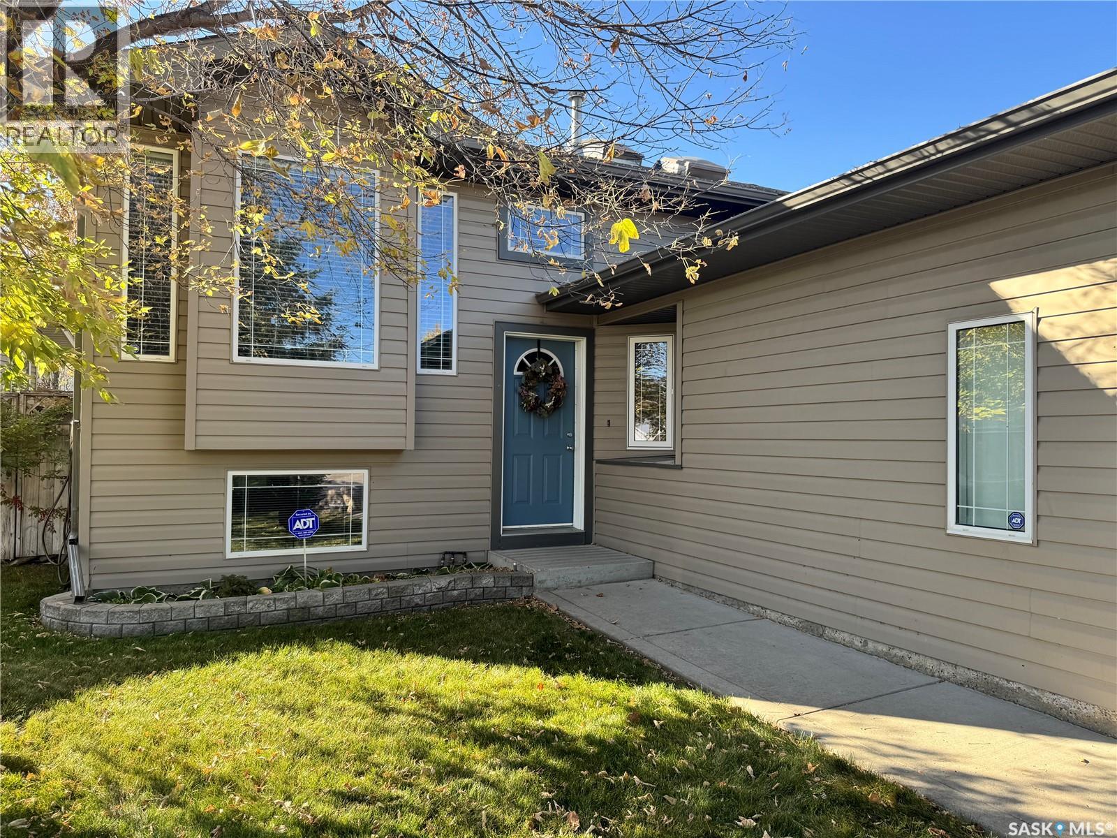 402 Overholt Crescent, Saskatoon, Saskatchewan  S7N 4S9 - Photo 4 - SK020600