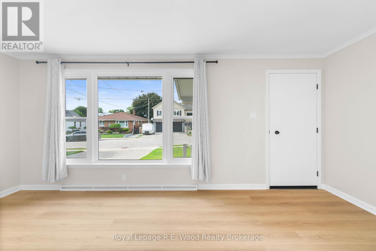 35 Sanders Street, Tillsonburg, Ontario  N4G 1H7 - Photo 3 - X12456079