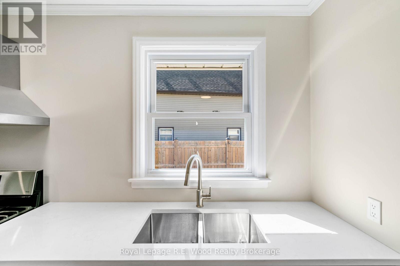 35 Sanders Street, Tillsonburg, Ontario  N4G 1H7 - Photo 8 - X12456079