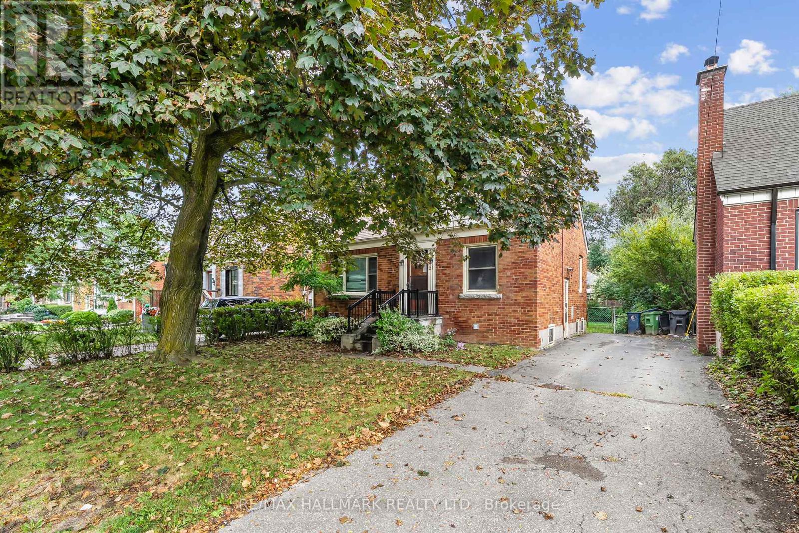 21 PLAXTON DRIVE, Toronto, Ontario