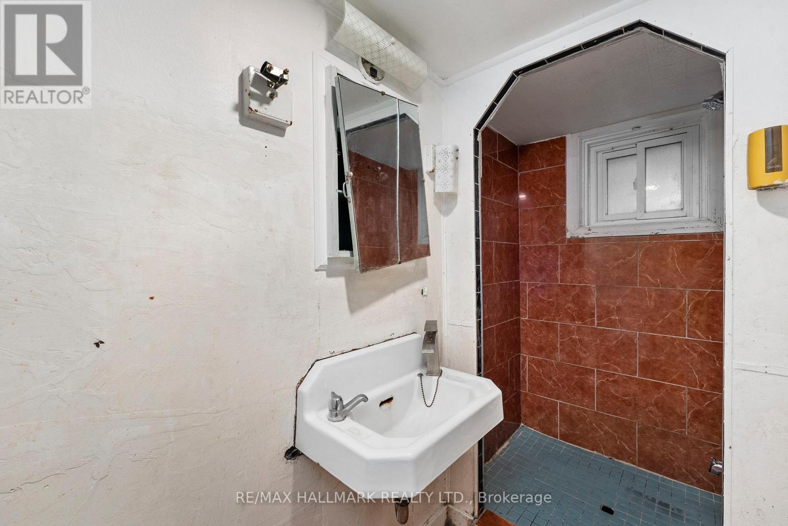 21 Plaxton Drive, Toronto (O'connor-Parkview), Ontario  M4B 2P6 - Photo 16 - E12456019