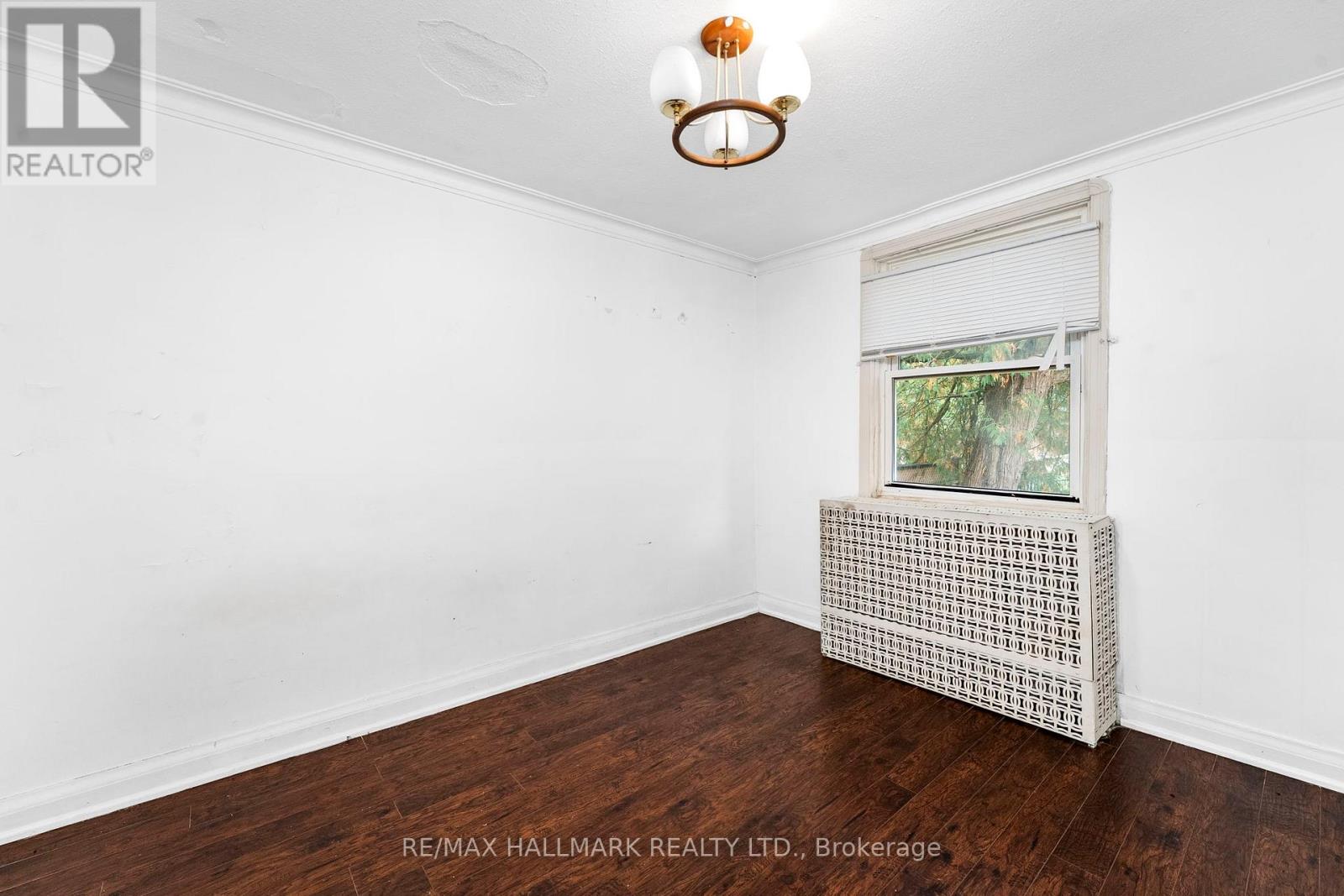 21 Plaxton Drive, Toronto (O'connor-Parkview), Ontario  M4B 2P6 - Photo 4 - E12456019