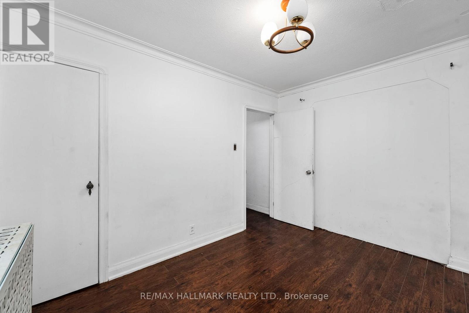 21 Plaxton Drive, Toronto (O'connor-Parkview), Ontario  M4B 2P6 - Photo 5 - E12456019