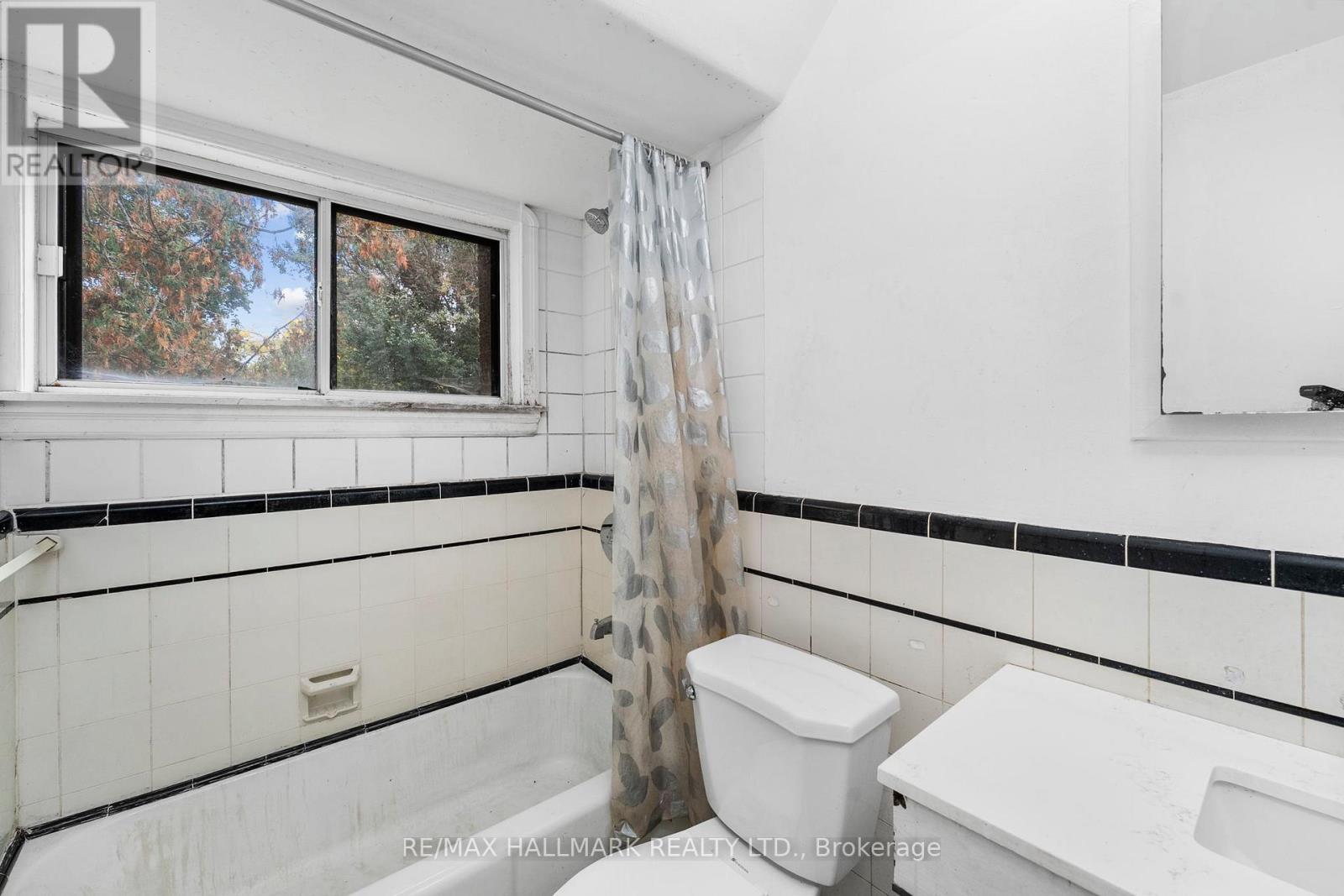 21 Plaxton Drive, Toronto (O'connor-Parkview), Ontario  M4B 2P6 - Photo 8 - E12456019