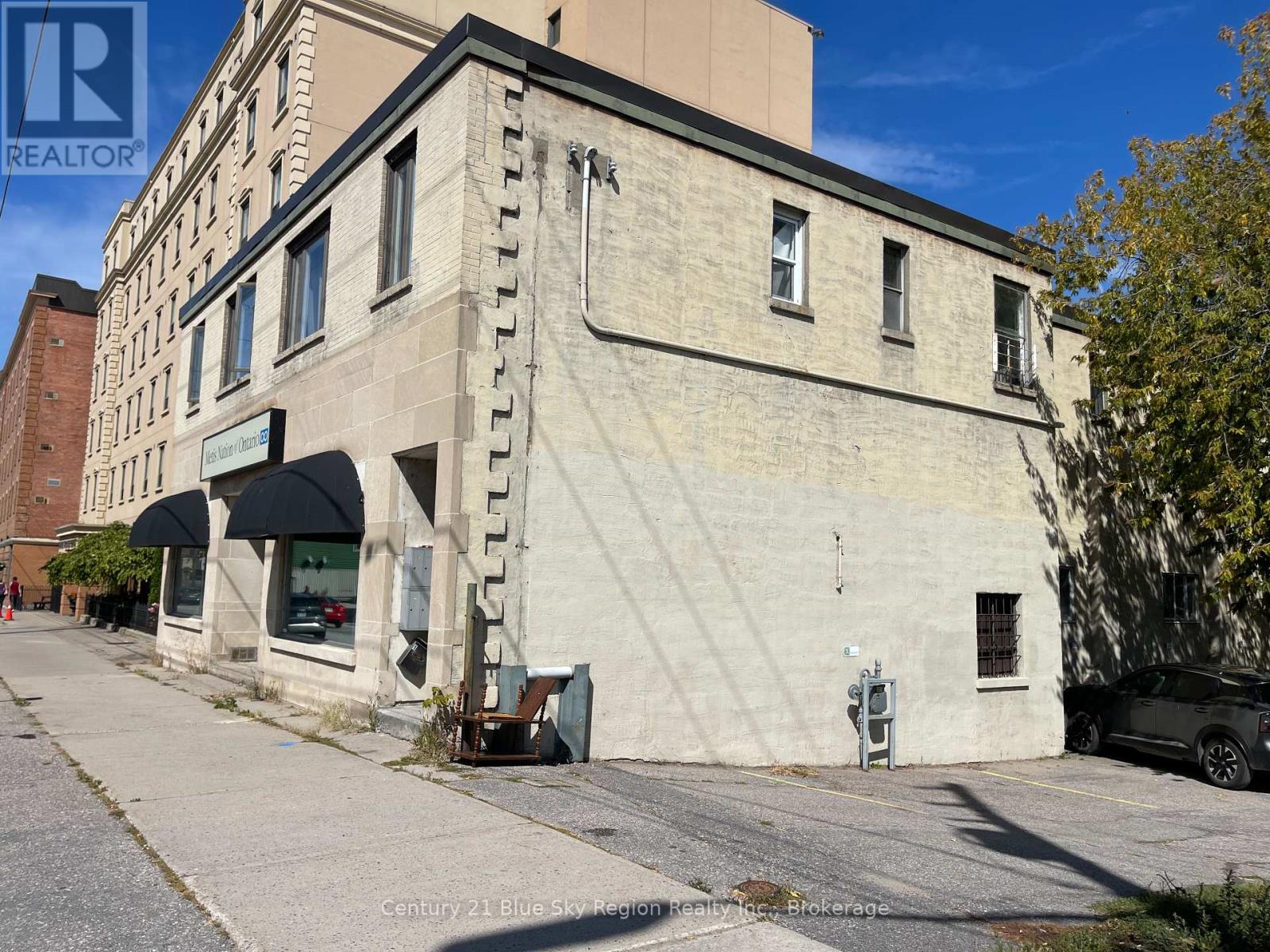 154/156 Mcintyre Street W, North Bay, Ontario  P1B 2Y6 - Photo 3 - X12456093