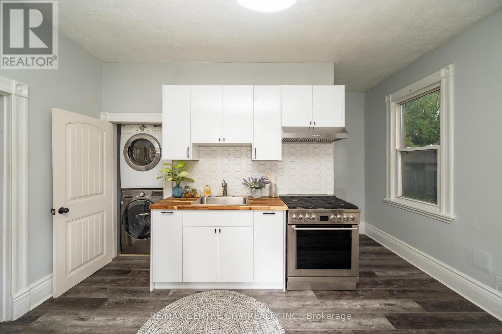 Photo 4 of 29 for 98 Oak Street