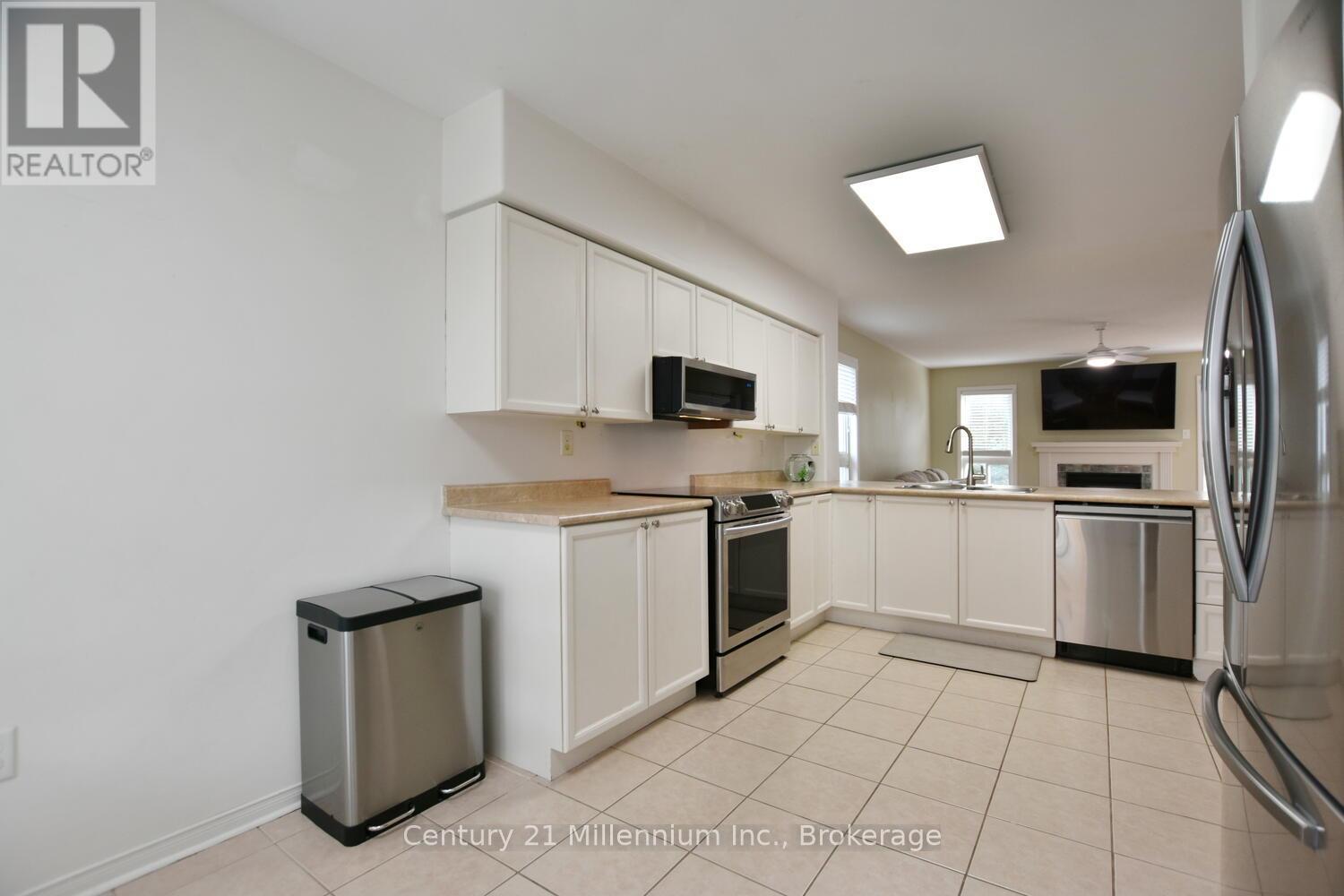 35 Northwood Drive, Wasaga Beach, Ontario  L9Z 3B1 - Photo 10 - S12456082