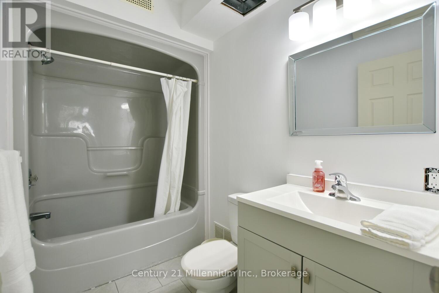 35 Northwood Drive, Wasaga Beach, Ontario  L9Z 3B1 - Photo 28 - S12456082