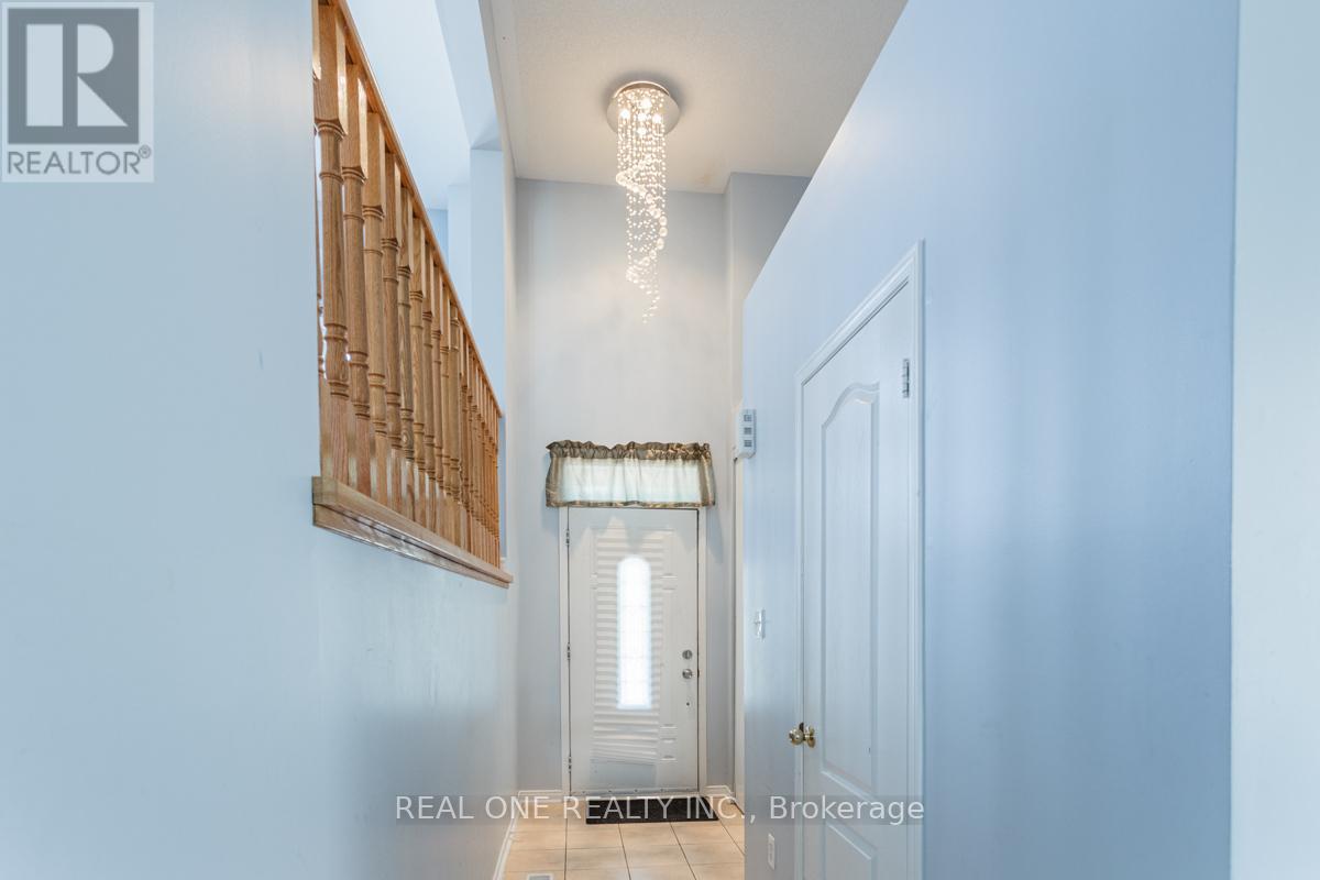 Upper - 24 Coast Avenue, Vaughan, Ontario  L6A 3Y1 - Photo 3 - N12455995