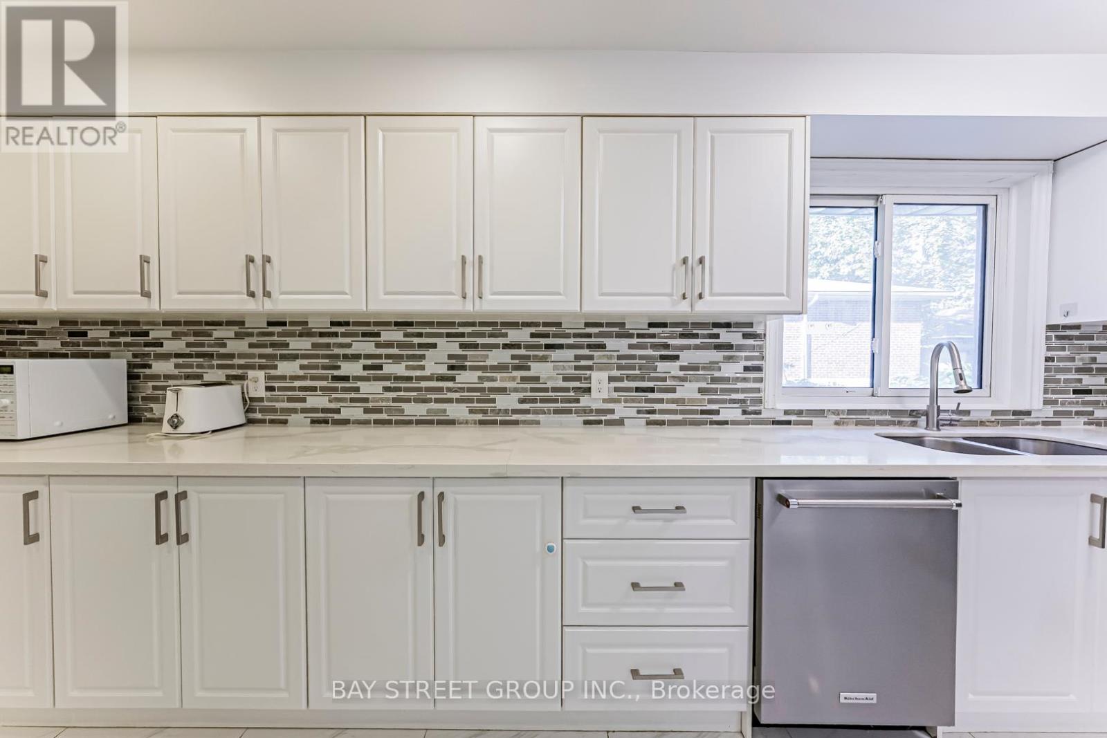 43 Sherwood Forest Drive, Markham, Ontario  L3P 1P5 - Photo 14 - N12456010