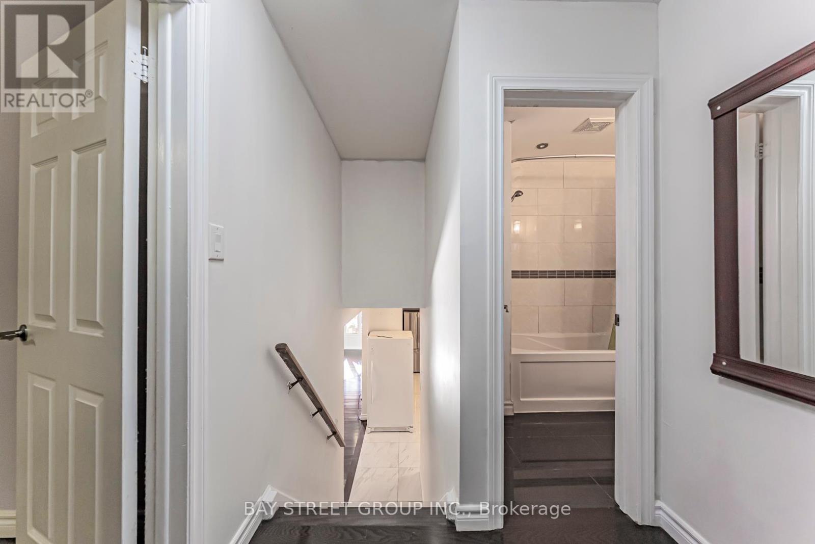 43 Sherwood Forest Drive, Markham, Ontario  L3P 1P5 - Photo 21 - N12456010