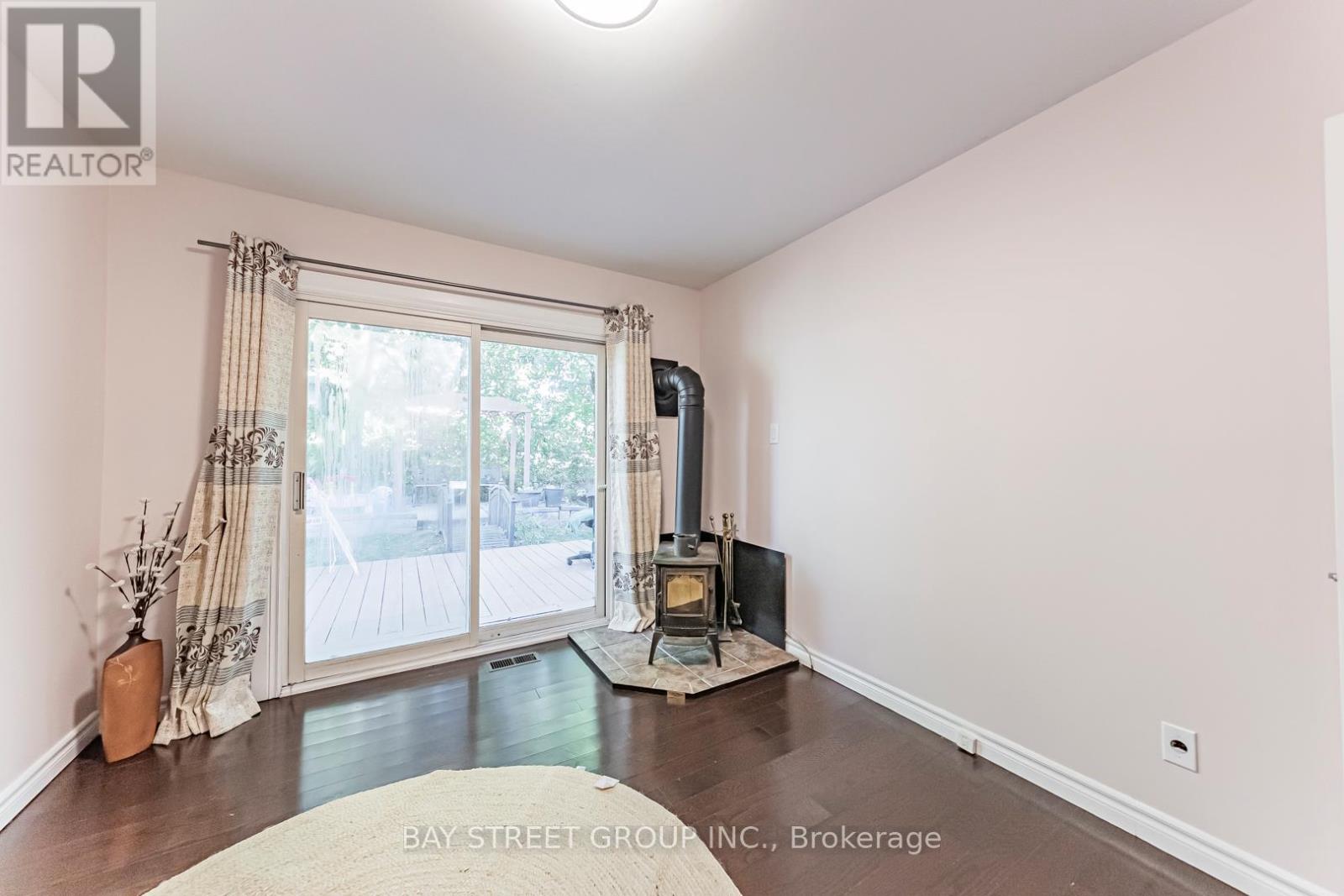 43 Sherwood Forest Drive, Markham, Ontario  L3P 1P5 - Photo 28 - N12456010