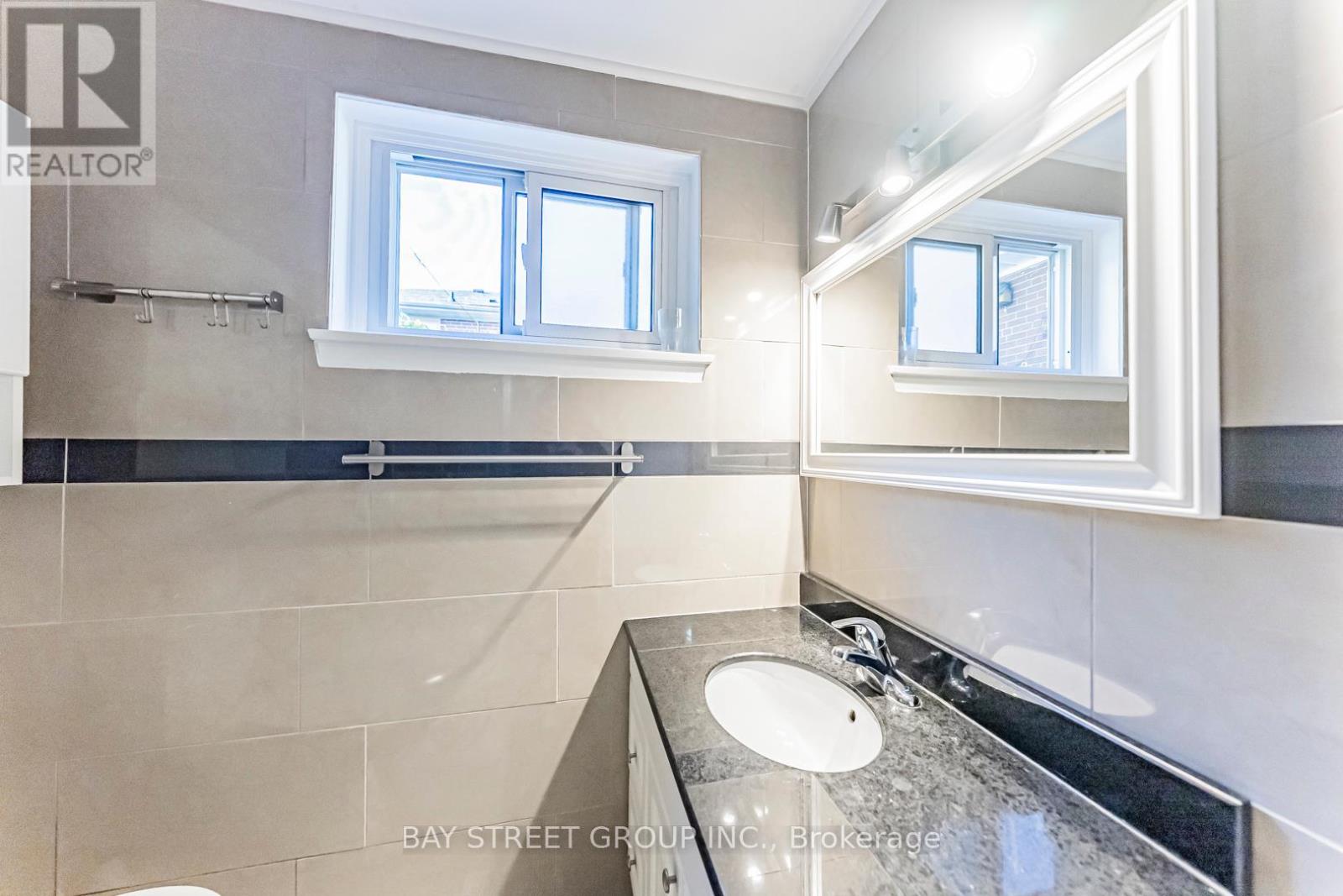 43 Sherwood Forest Drive, Markham, Ontario  L3P 1P5 - Photo 32 - N12456010