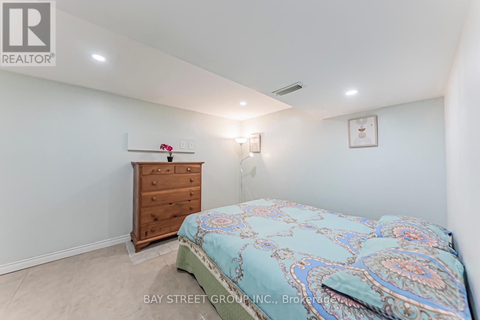 43 Sherwood Forest Drive, Markham, Ontario  L3P 1P5 - Photo 42 - N12456010