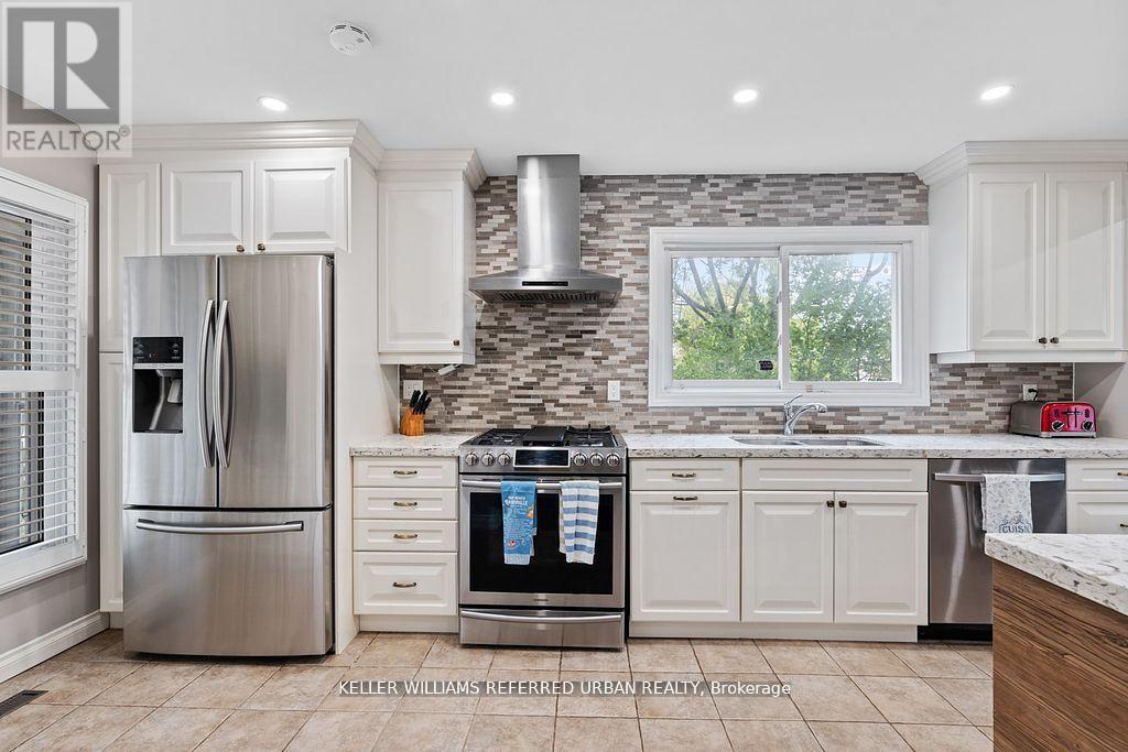 78 Sunshine Drive, Richmond Hill, Ontario  L4C 8H2 - Photo 6 - N12456031