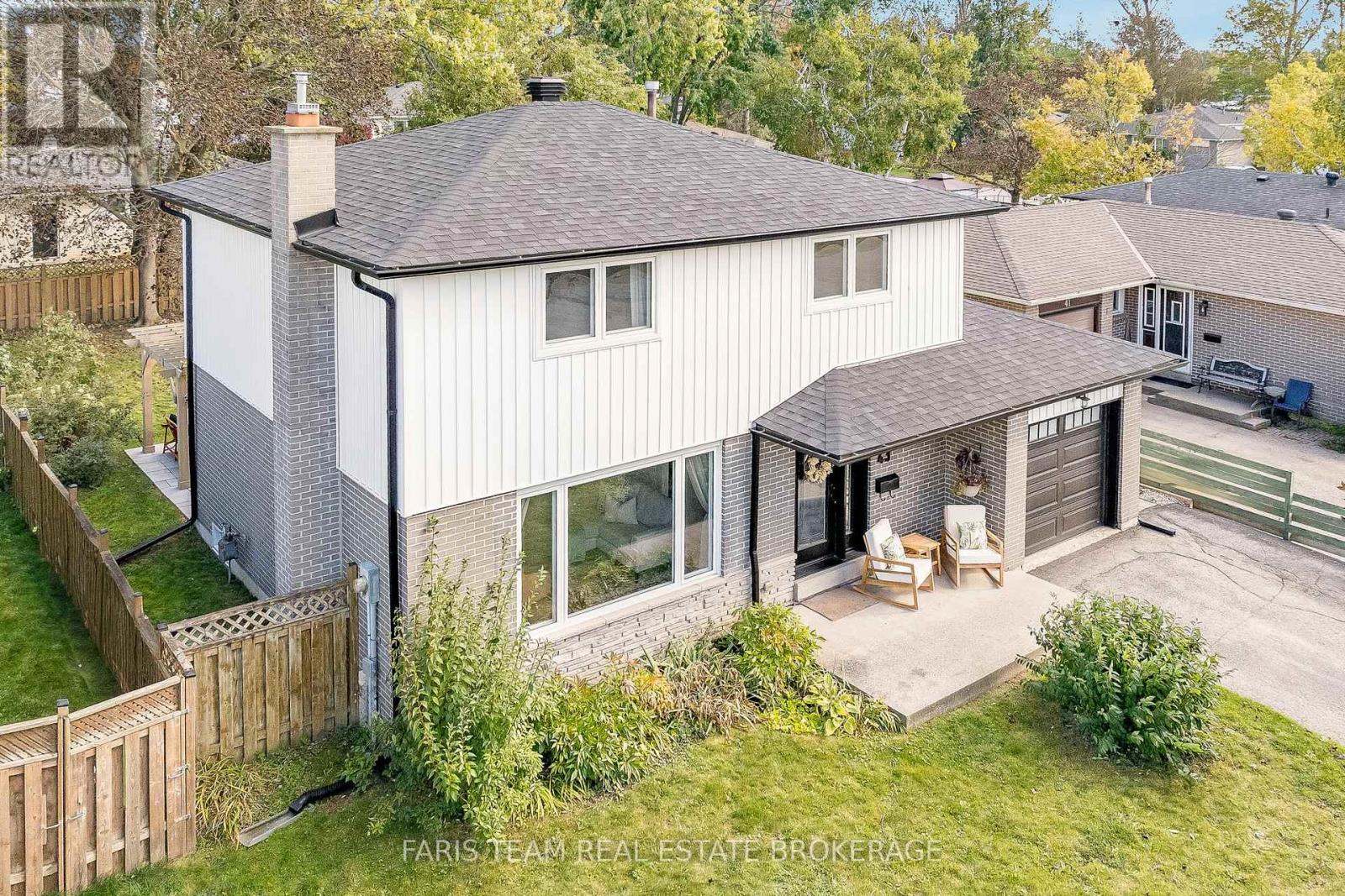 43 JEFFREY STREET, Barrie, Ontario