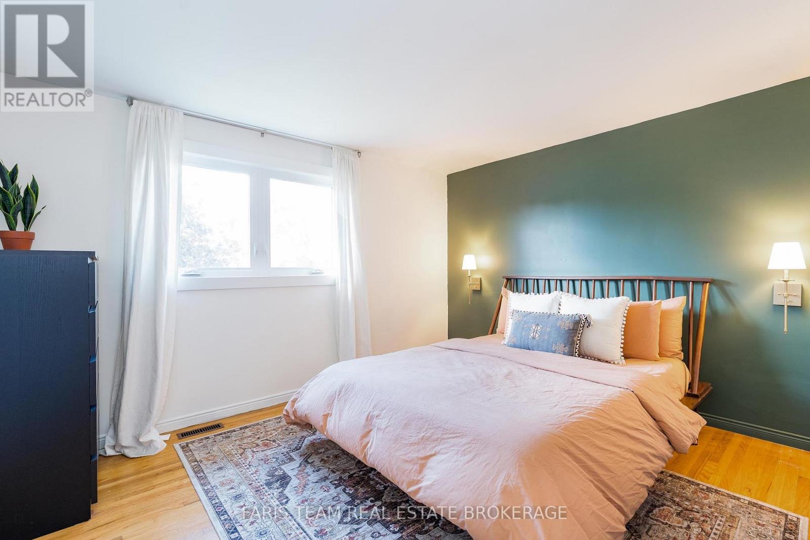 43 Jeffrey Street, Barrie, Ontario  L4M 4L4 - Photo 16 - S12455992