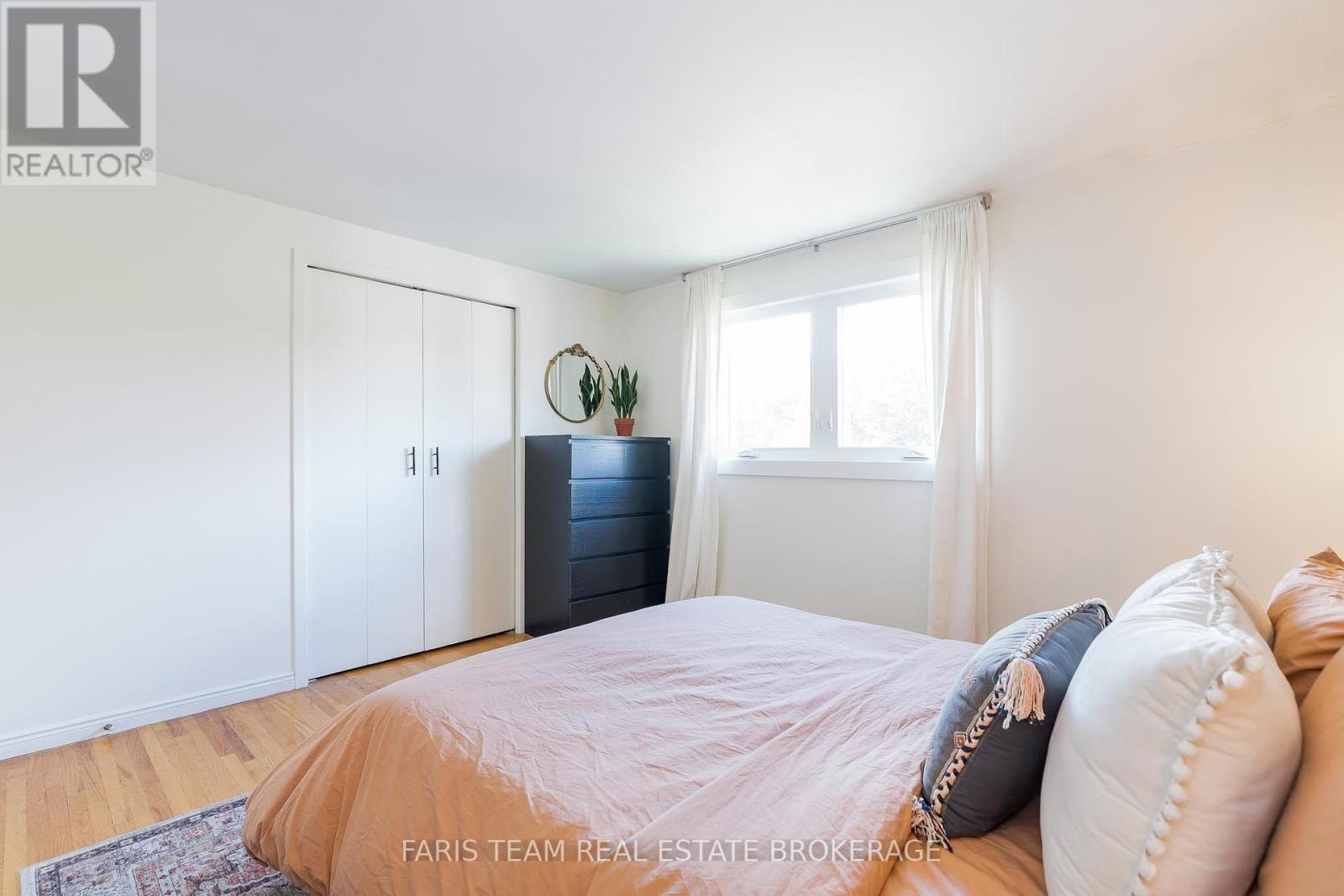 43 Jeffrey Street, Barrie, Ontario  L4M 4L4 - Photo 17 - S12455992