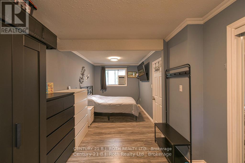 29 Quinn Avenue, Orillia, Ontario  L3V 3H6 - Photo 37 - S12456044