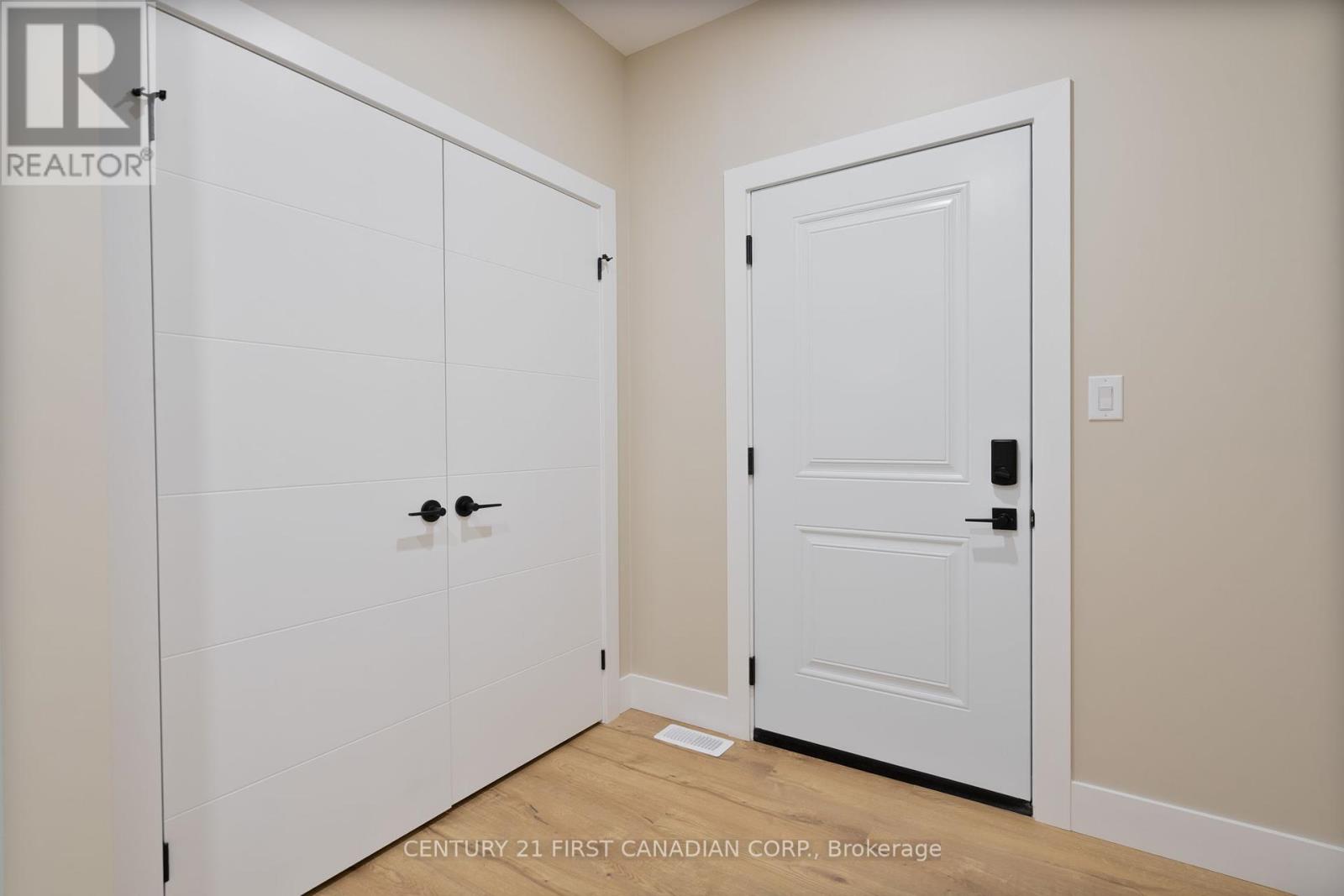 25 Sheldabren Street, North Middlesex, Ontario  N0M 1A0 - Photo 11 - X12456095