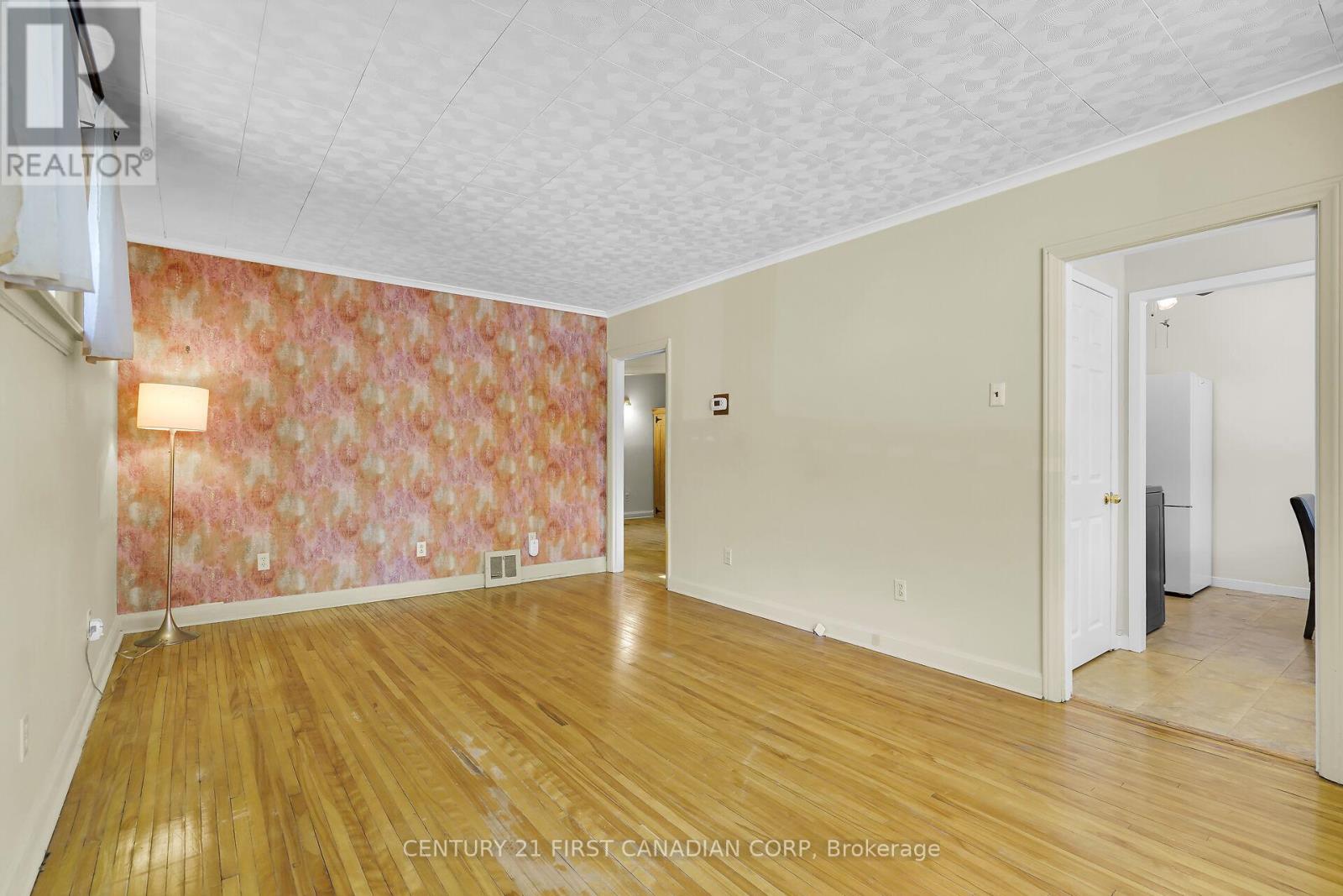 42 Briscoe Street E, London South, Ontario  N6C 1W9 - Photo 12 - X12456101