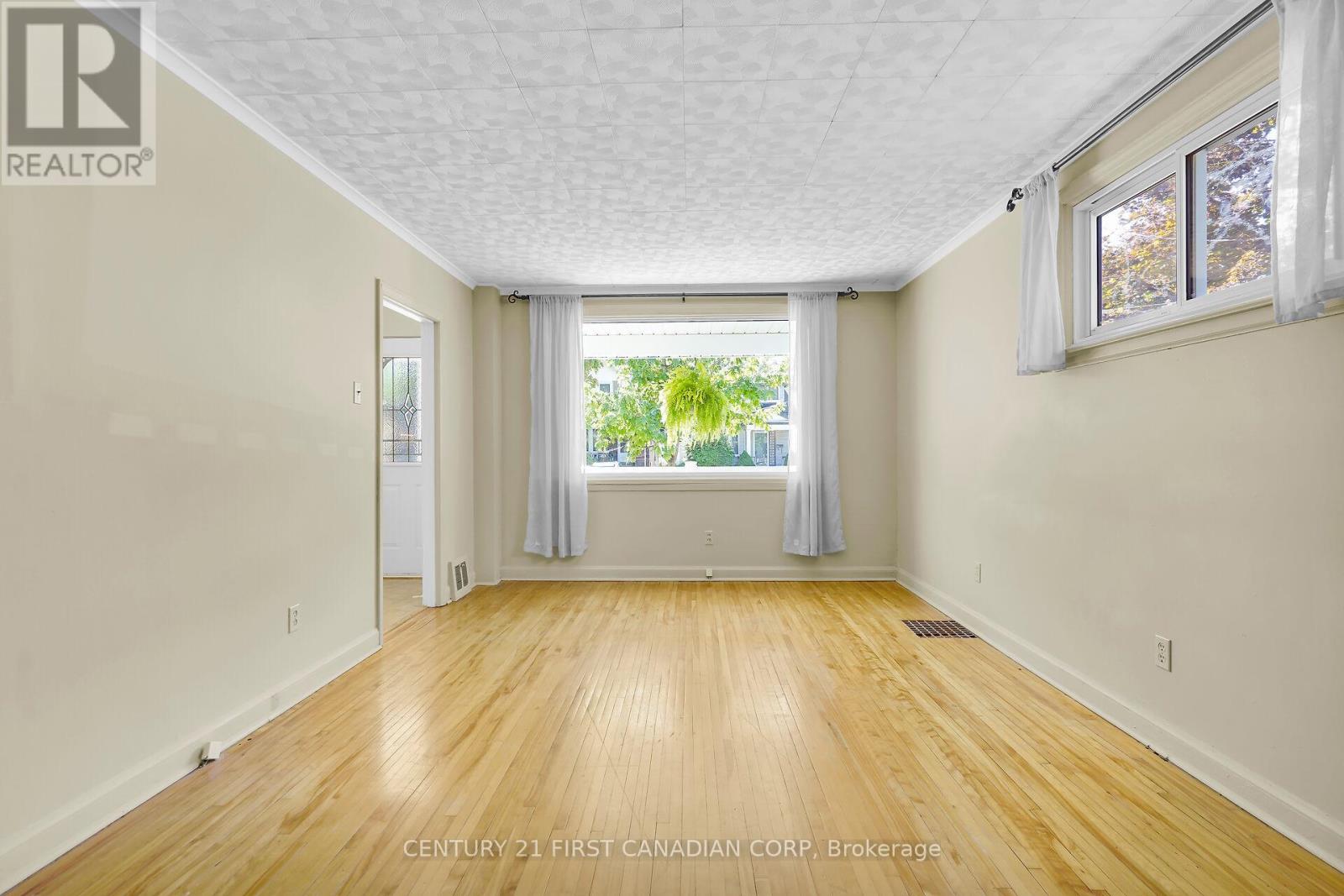 42 Briscoe Street E, London South, Ontario  N6C 1W9 - Photo 13 - X12456101