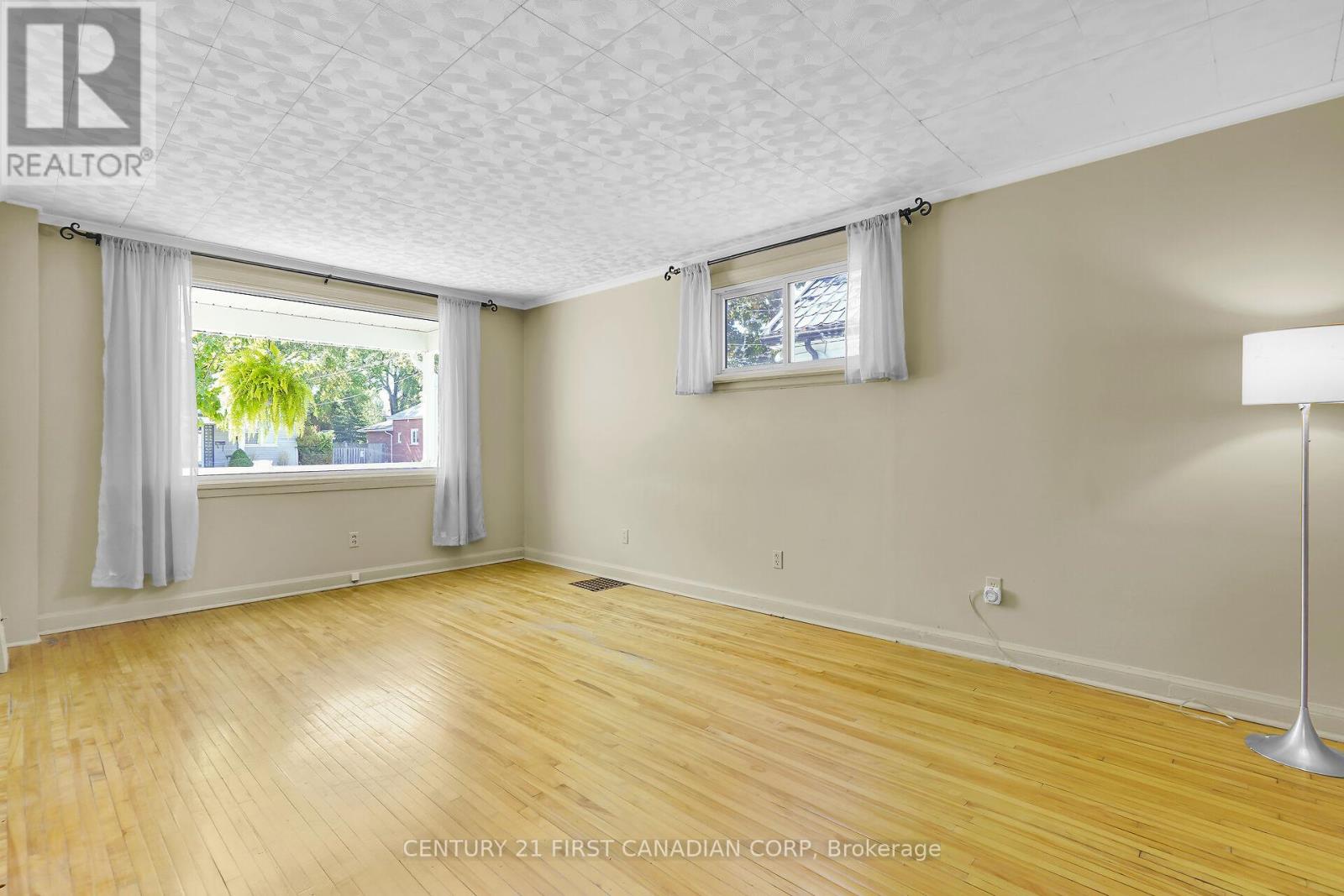 42 Briscoe Street E, London South, Ontario  N6C 1W9 - Photo 14 - X12456101