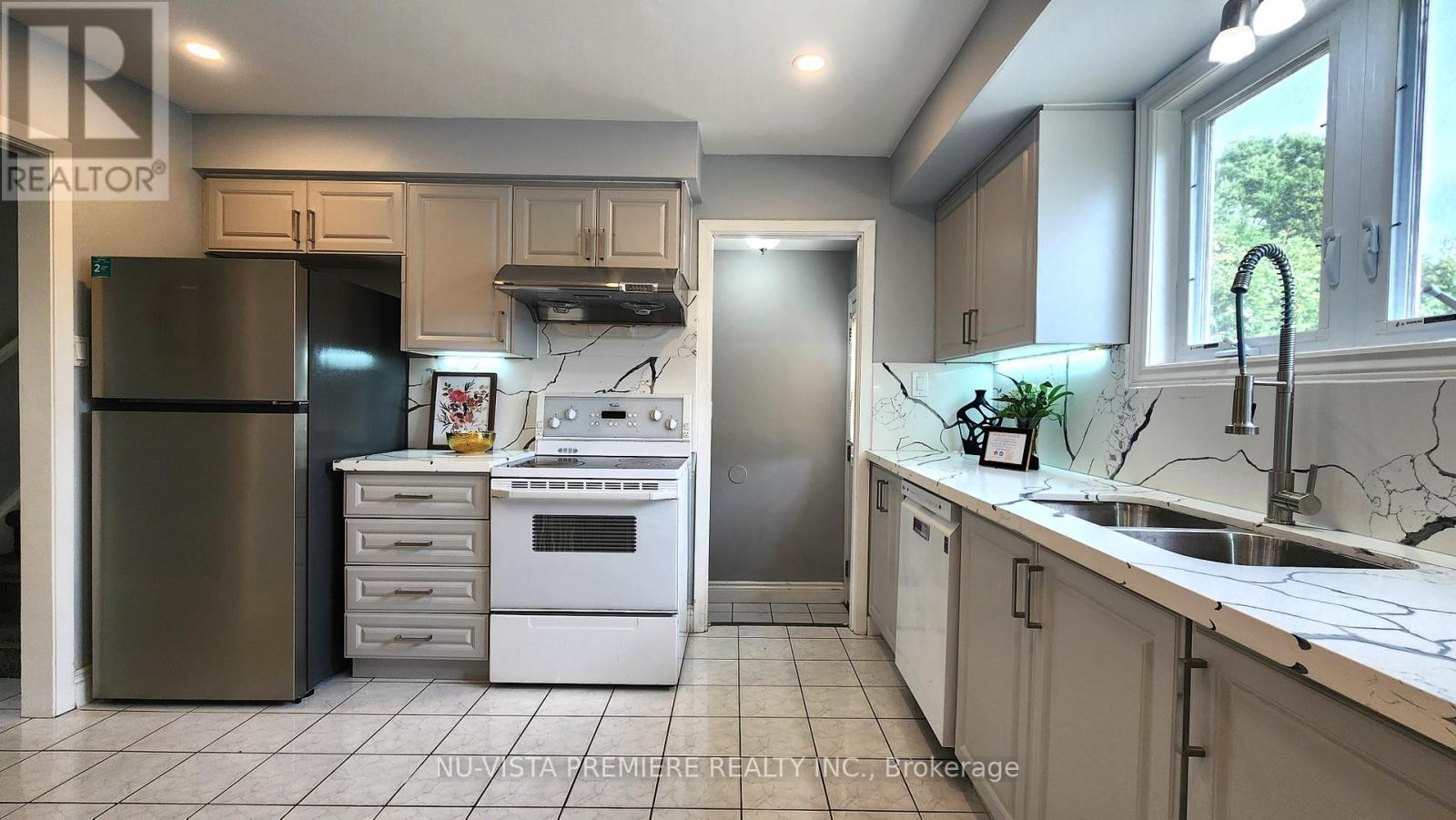57 Mctaggart Crescent, London North (North C), Ontario  N5X 2E2 - Photo 16 - X12456178