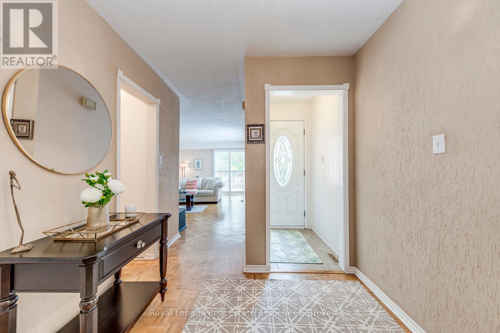 1192 Kos Boulevard, Mississauga, Ontario  L5J 4L7 - Photo 9 - W12402099