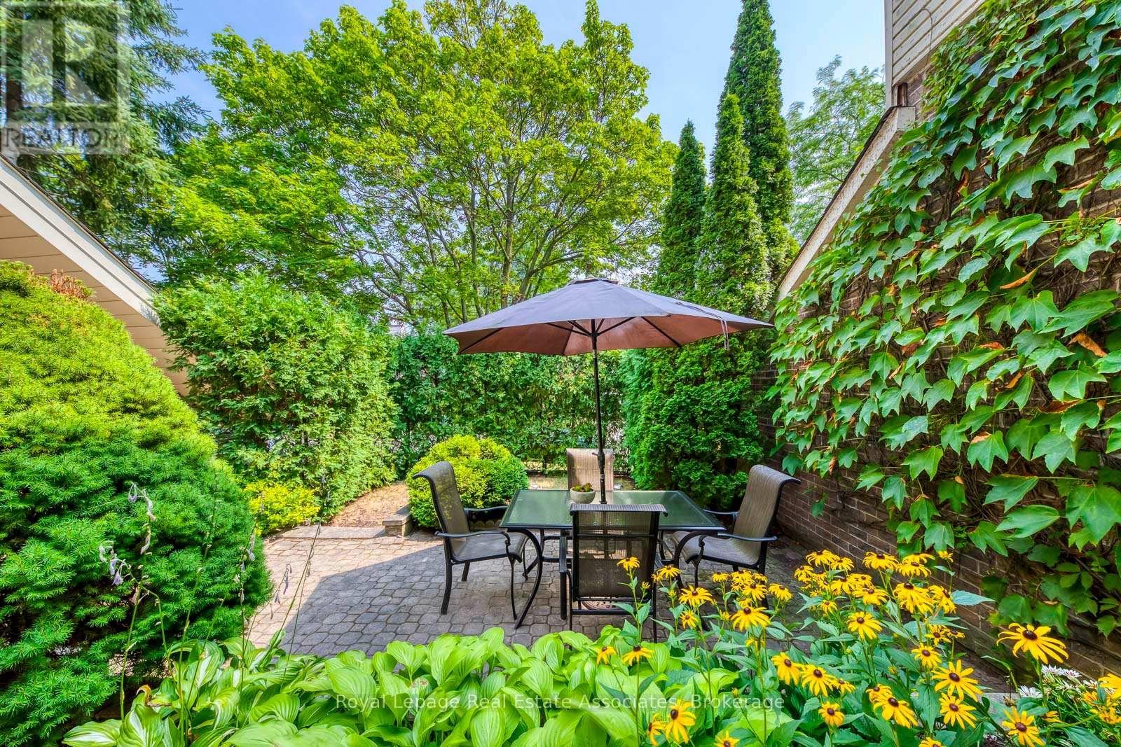 1192 Kos Boulevard, Mississauga, Ontario  L5J 4L7 - Photo 27 - W12402099