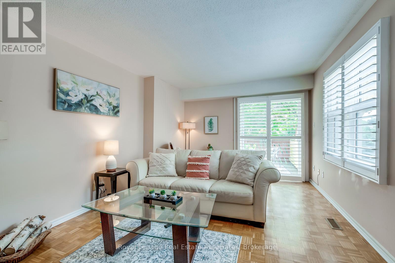 1192 Kos Boulevard, Mississauga, Ontario  L5J 4L7 - Photo 10 - W12402099