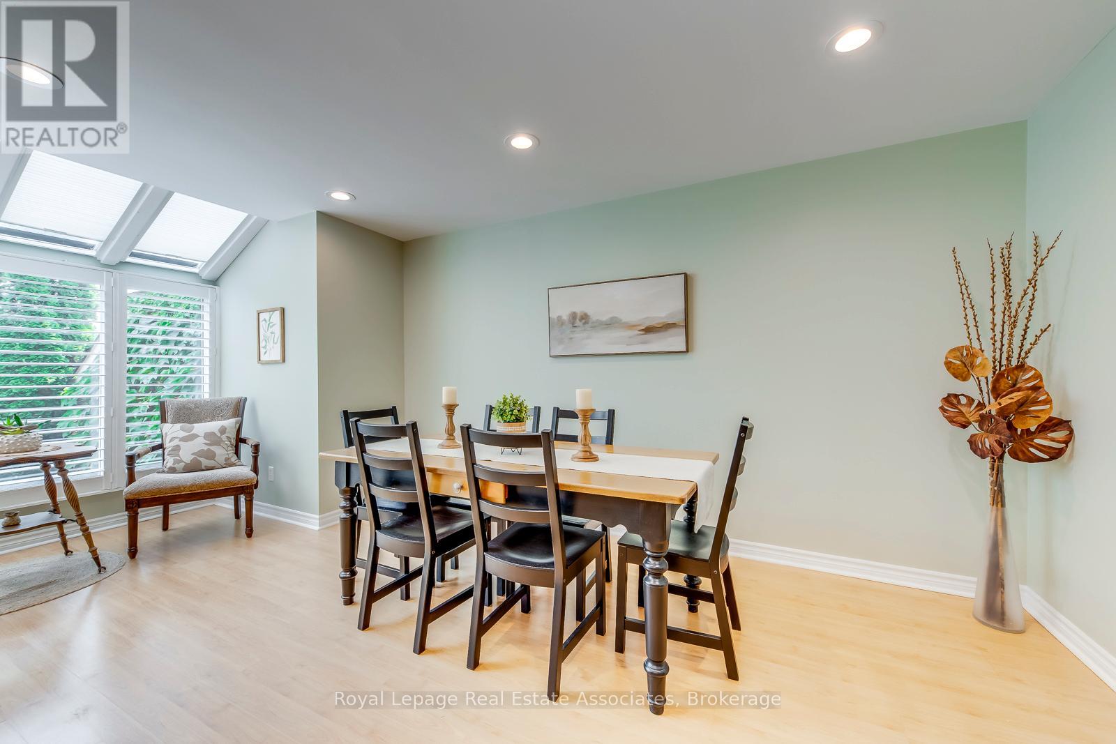 1192 Kos Boulevard, Mississauga, Ontario  L5J 4L7 - Photo 3 - W12402099