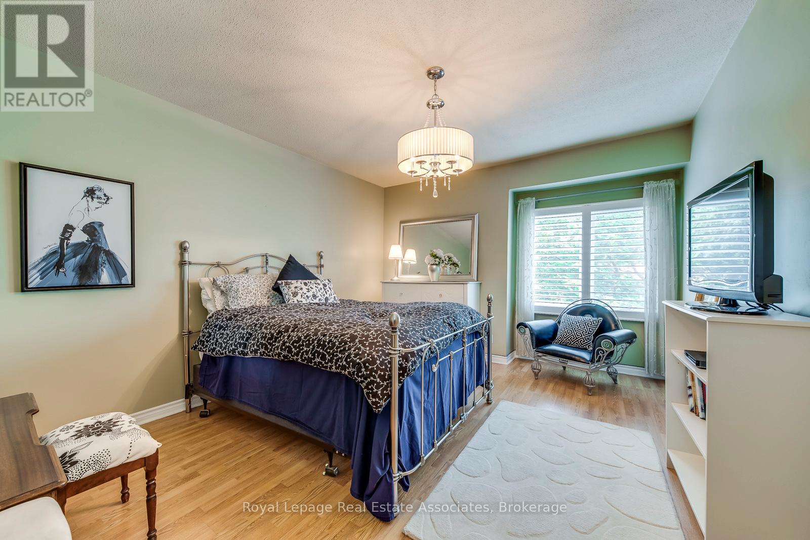 1192 Kos Boulevard, Mississauga, Ontario  L5J 4L7 - Photo 14 - W12402099