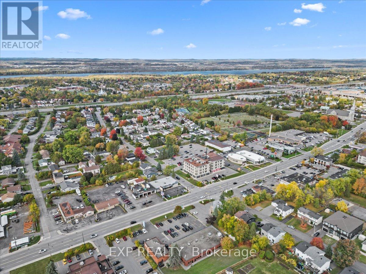 2 - 2530 St Joseph Boulevard, Ottawa, Ontario  K1C 1G1 - Photo 11 - X12456088