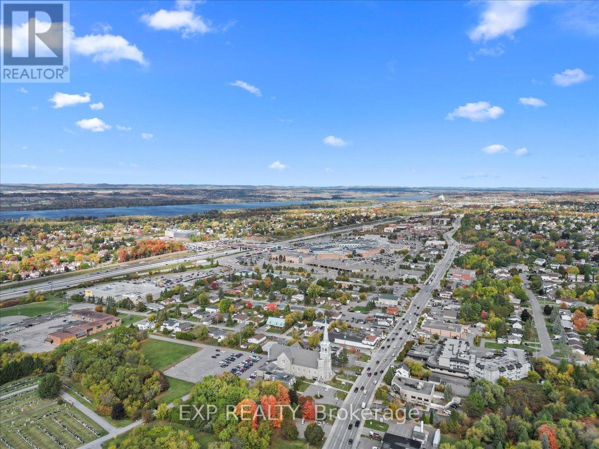 2 - 2530 St Joseph Boulevard, Ottawa, Ontario  K1C 1G1 - Photo 14 - X12456088