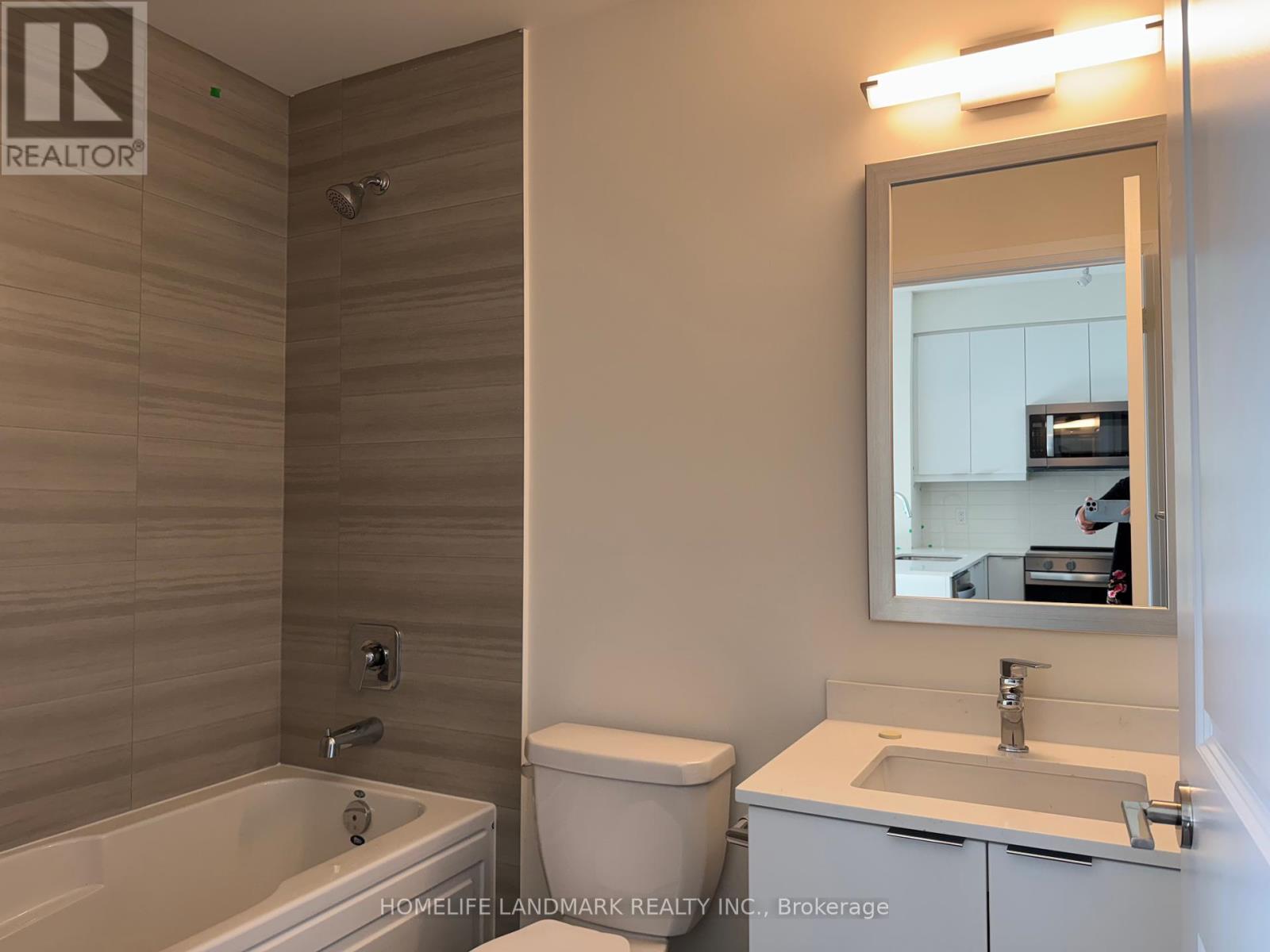 2704 - 15 Watergarden Drive, Mississauga, Ontario  L5R 1B2 - Photo 7 - W12456001