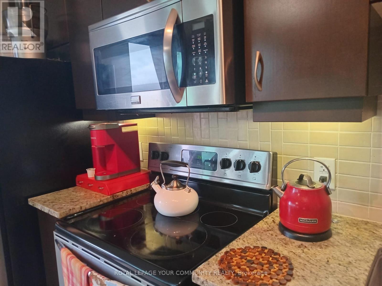 608 - 100 John Street, Brampton, Ontario  L6W 0A8 - Photo 11 - W12456012