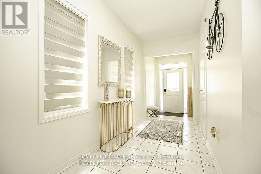20 Culture Crescent, Brampton, Ontario  L6X 4V4 - Photo 6 - W12456014
