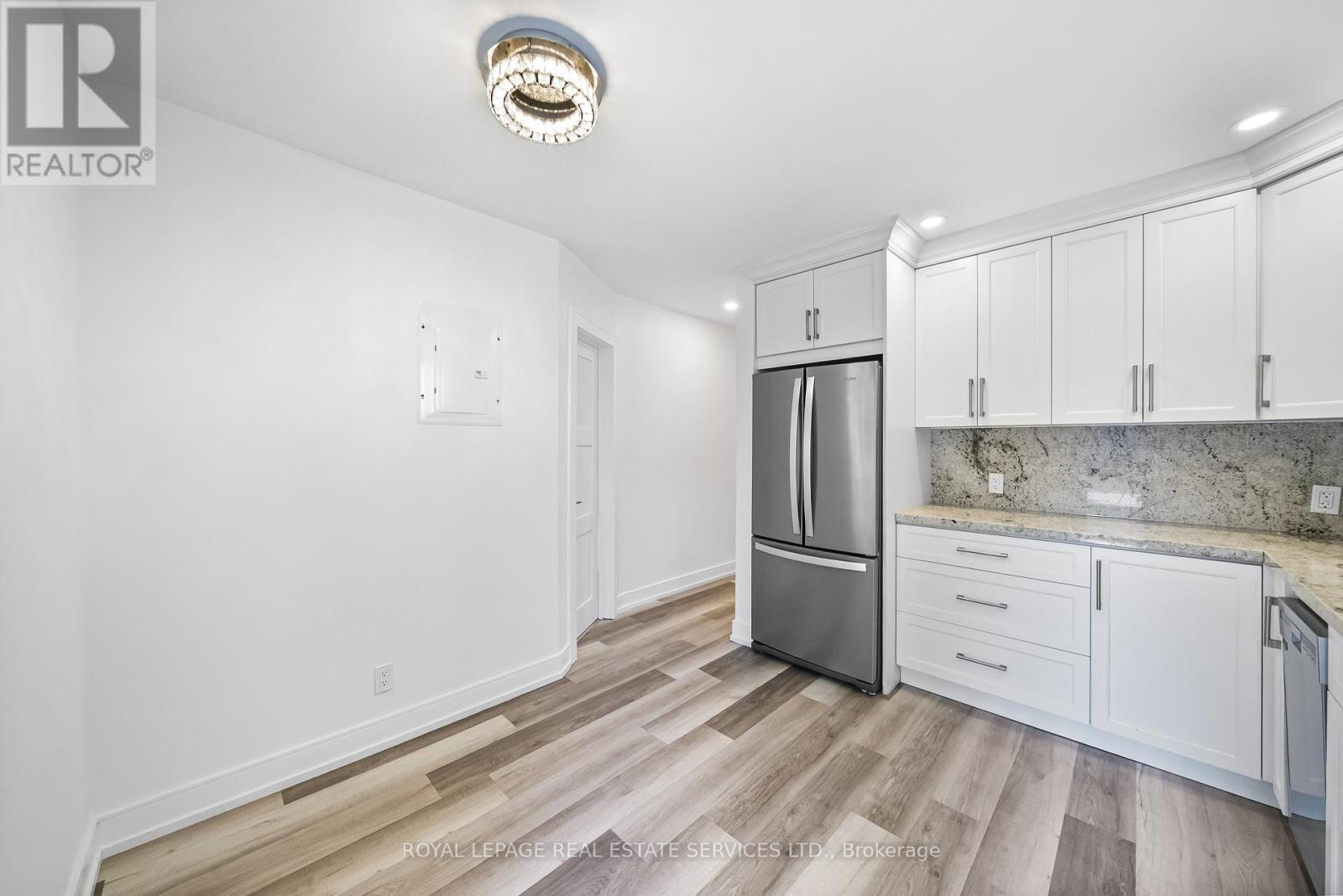 2 - 50 Arcadian Circle, Toronto, Ontario  M8W 2Y9 - Photo 4 - W12456045