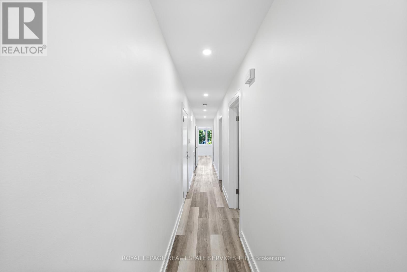 2 - 50 Arcadian Circle, Toronto, Ontario  M8W 2Y9 - Photo 5 - W12456045
