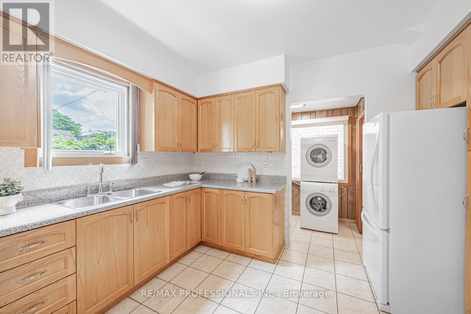 507 Salem Avenue N, Toronto, Ontario  M6H 3C9 - Photo 14 - W12456054