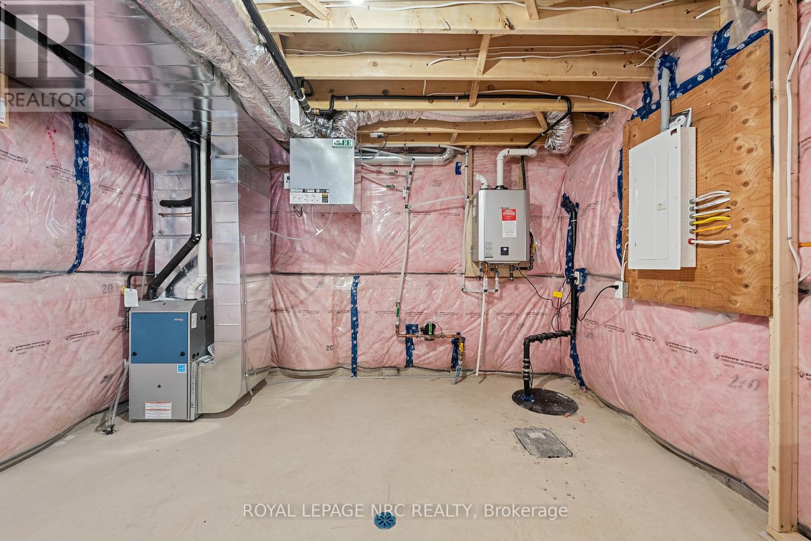 4062 Glenspring Road, Fort Erie (Crystal Beach), Ontario  L0S 1B0 - Photo 36 - X12456133