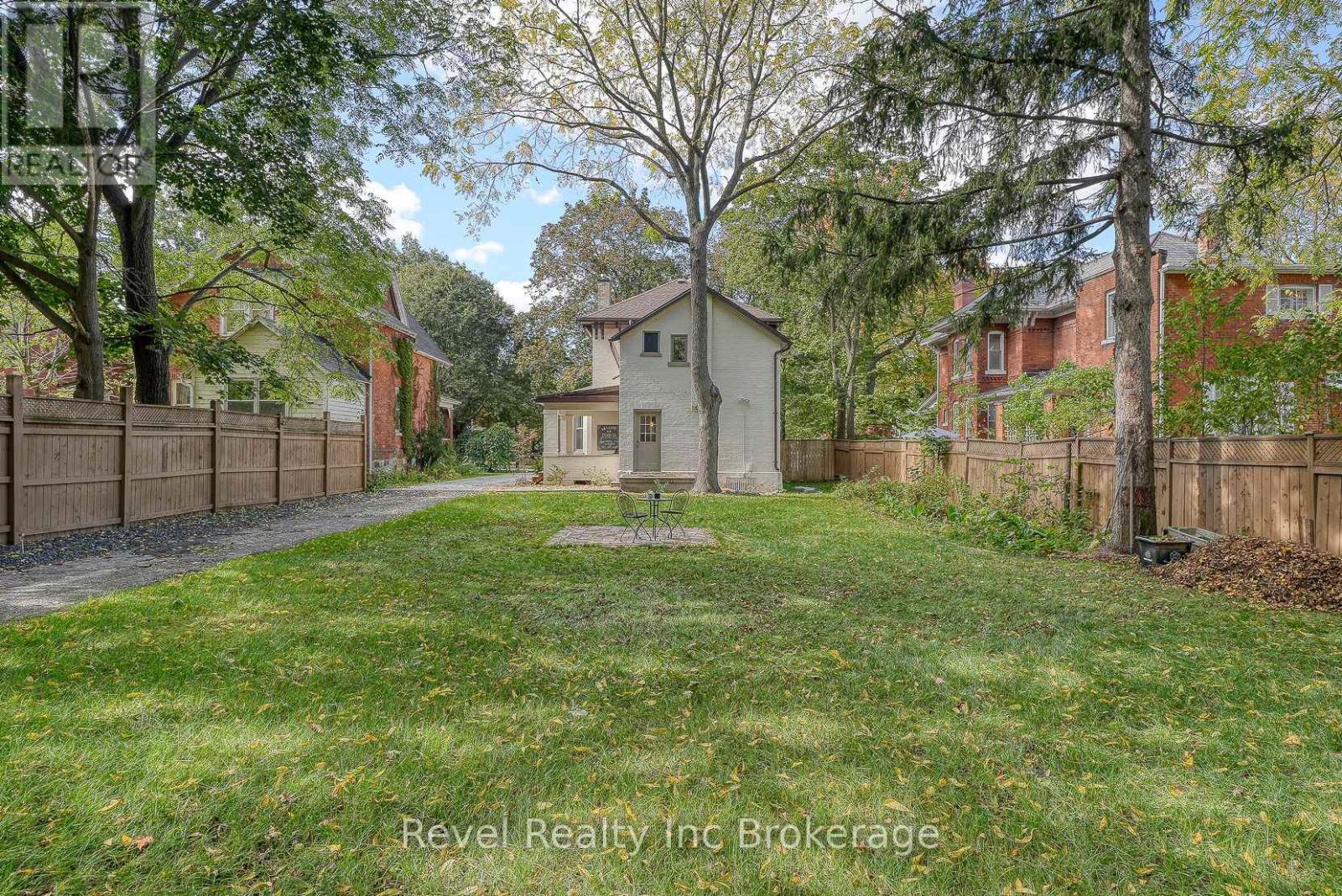 116 Vansittart Avenue, Woodstock, Ontario  N4S 6E6 - Photo 45 - X12456147