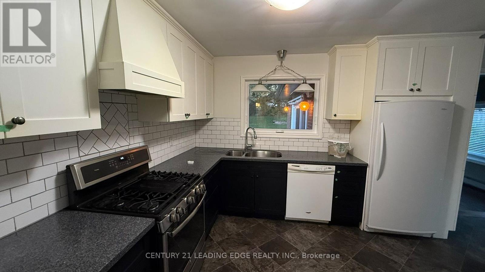 133 Elizabeth Crescent, Whitby, Ontario  L1N 3S1 - Photo 11 - E12453124